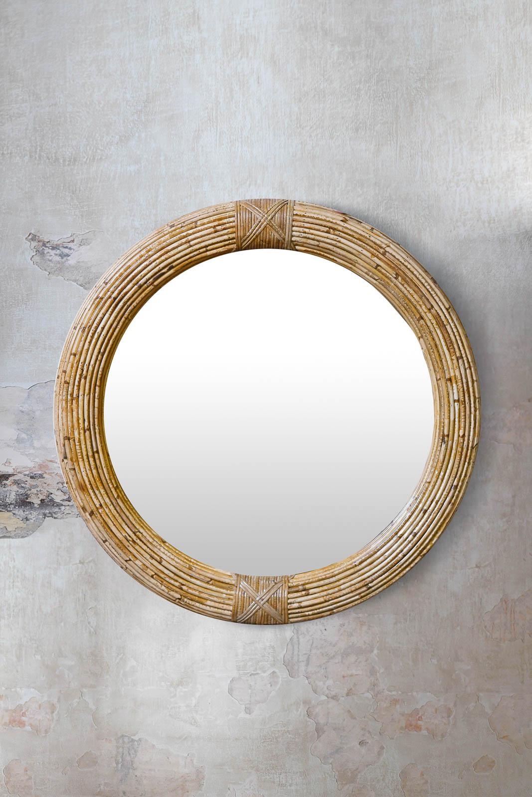 Miroir circulaire Vivai Del Sud en rotin avec fixations en finition claire, Italie 1970
Détails du produit
Dimensions 82 D x 5 D
Le miroir est en très bon état.
N'hésitez pas à nous contacter pour de plus amples informations ou des photos.