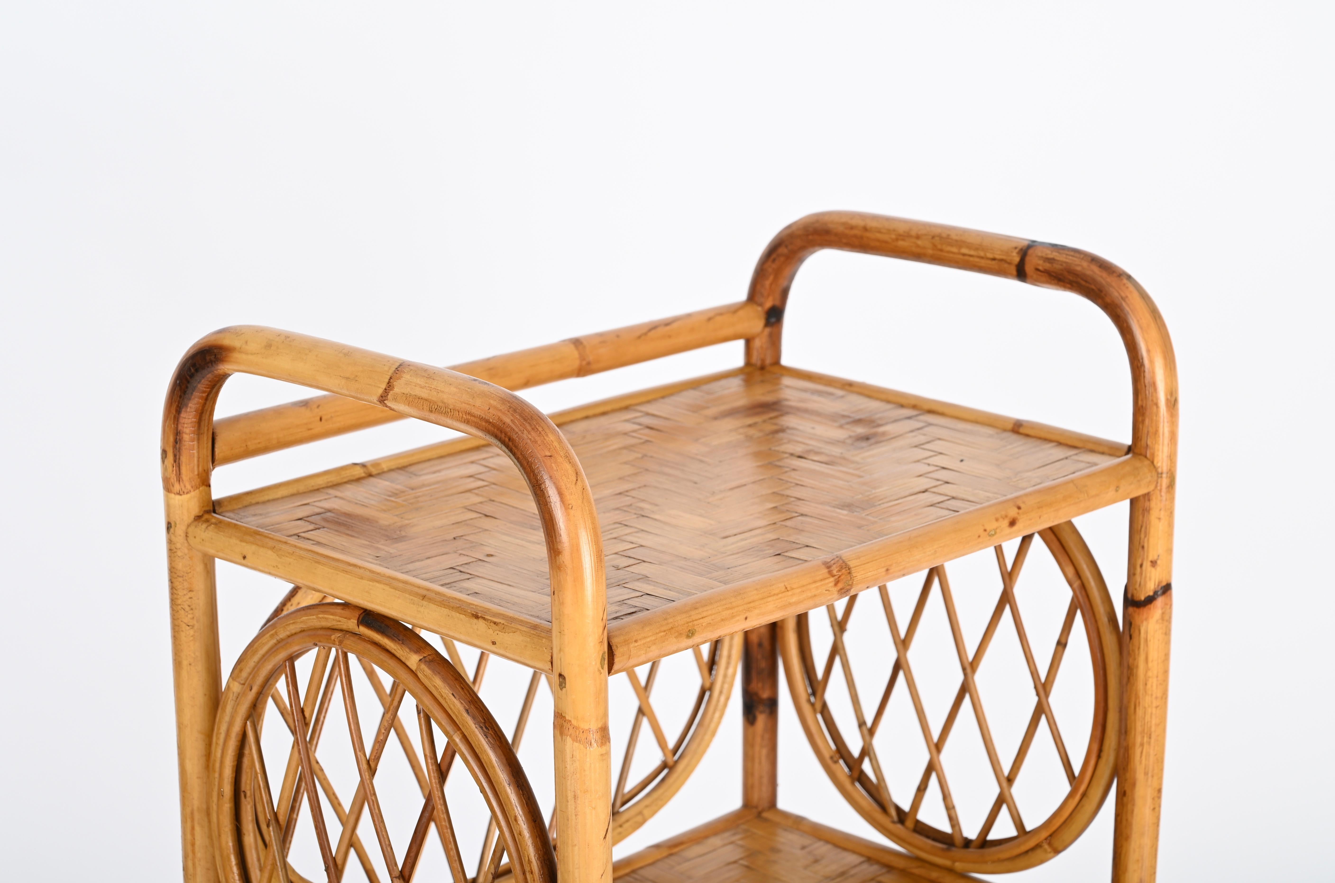Vivai del Sud Italienisches Bücherregal Etagere aus Bambus und Rattan mit vier Einlegeböden, 1970er Jahre im Angebot 4