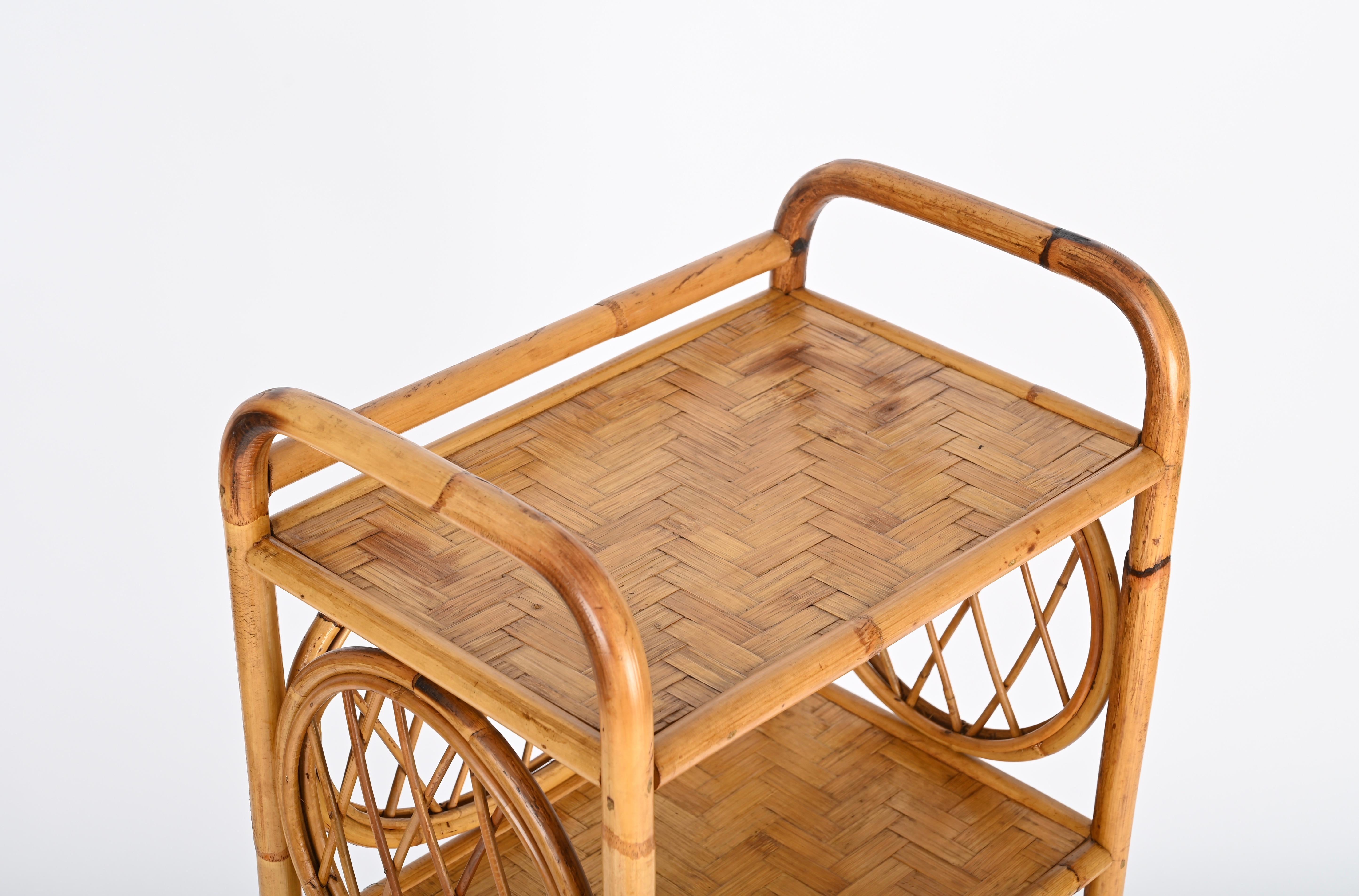 Vivai del Sud Italienisches Bücherregal Etagere aus Bambus und Rattan mit vier Einlegeböden, 1970er Jahre im Angebot 5
