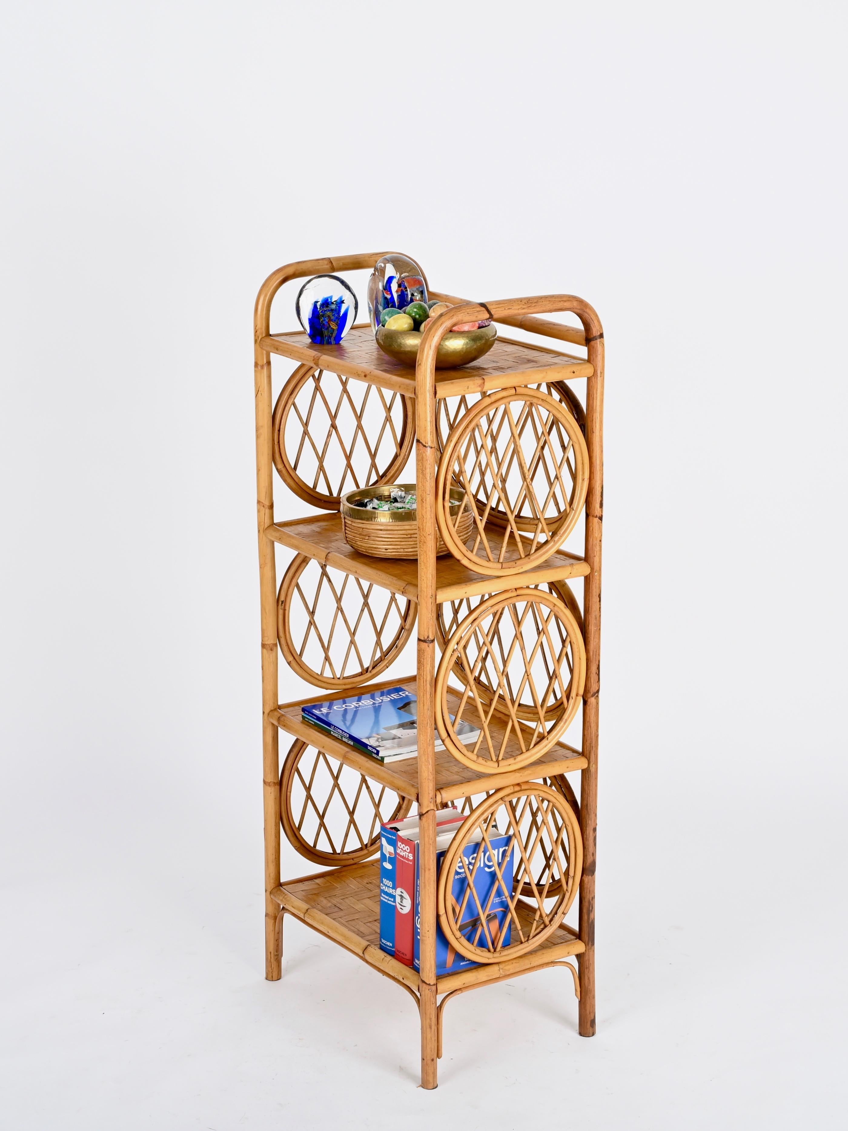 Vivai del Sud Italienisches Bücherregal Etagere aus Bambus und Rattan mit vier Einlegeböden, 1970er Jahre im Angebot 7