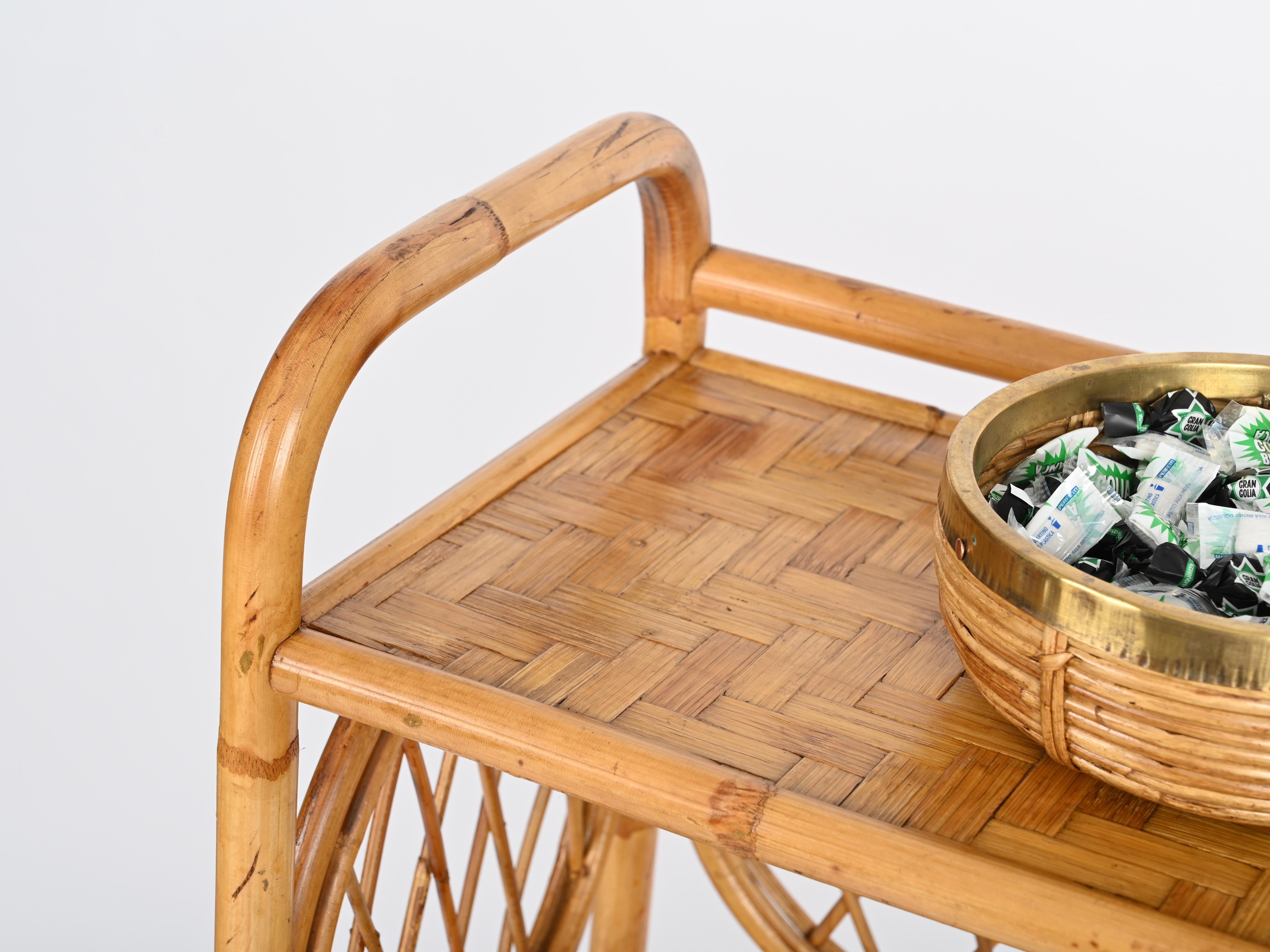 Vivai del Sud Italienisches Bücherregal Etagere aus Bambus und Rattan mit vier Einlegeböden, 1970er Jahre im Angebot 11