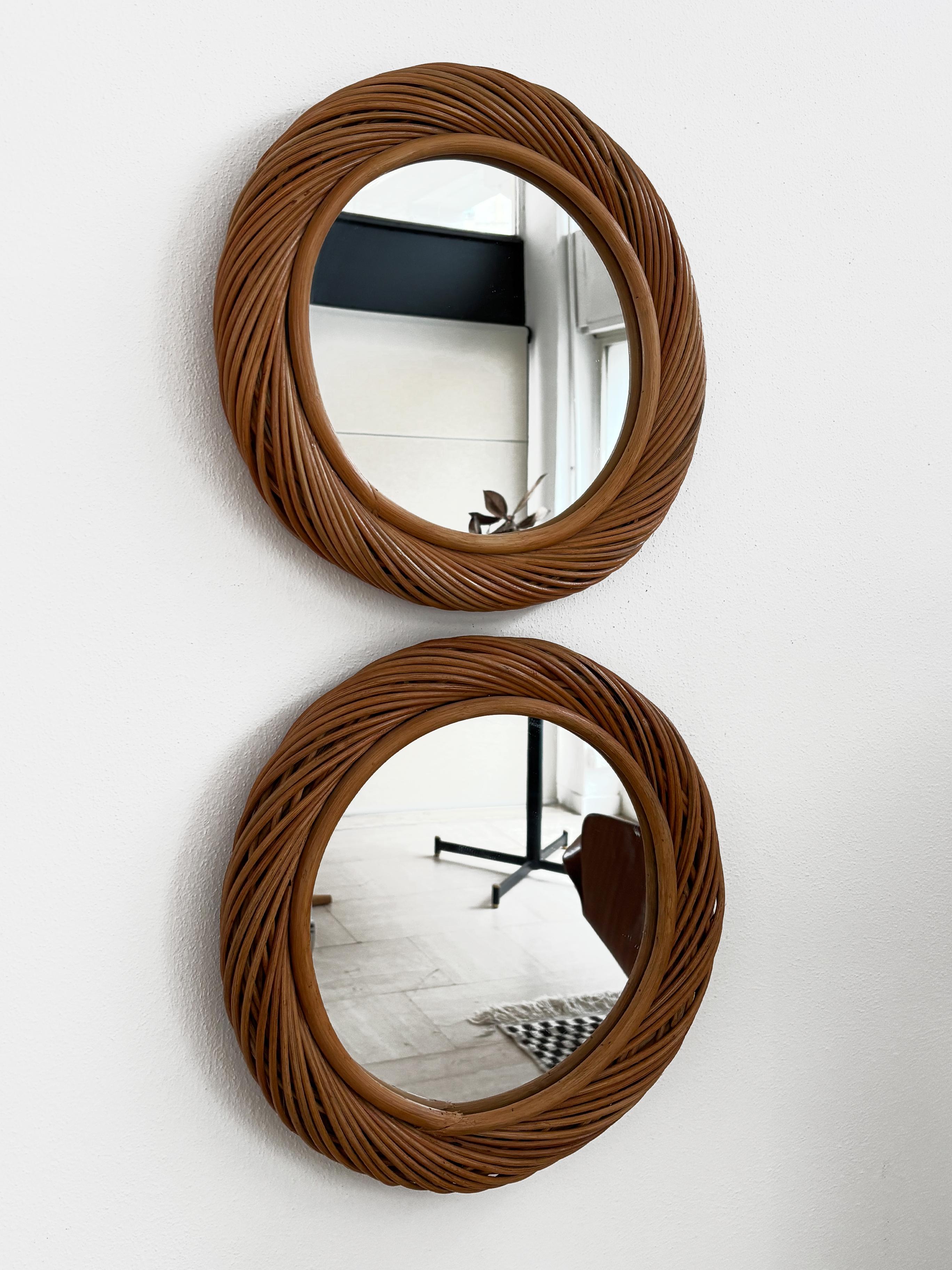 Mid-Century moderno Vivai del Sud Specchi da parete in rattan e bambù del Medioevo anni '70 in vendita
