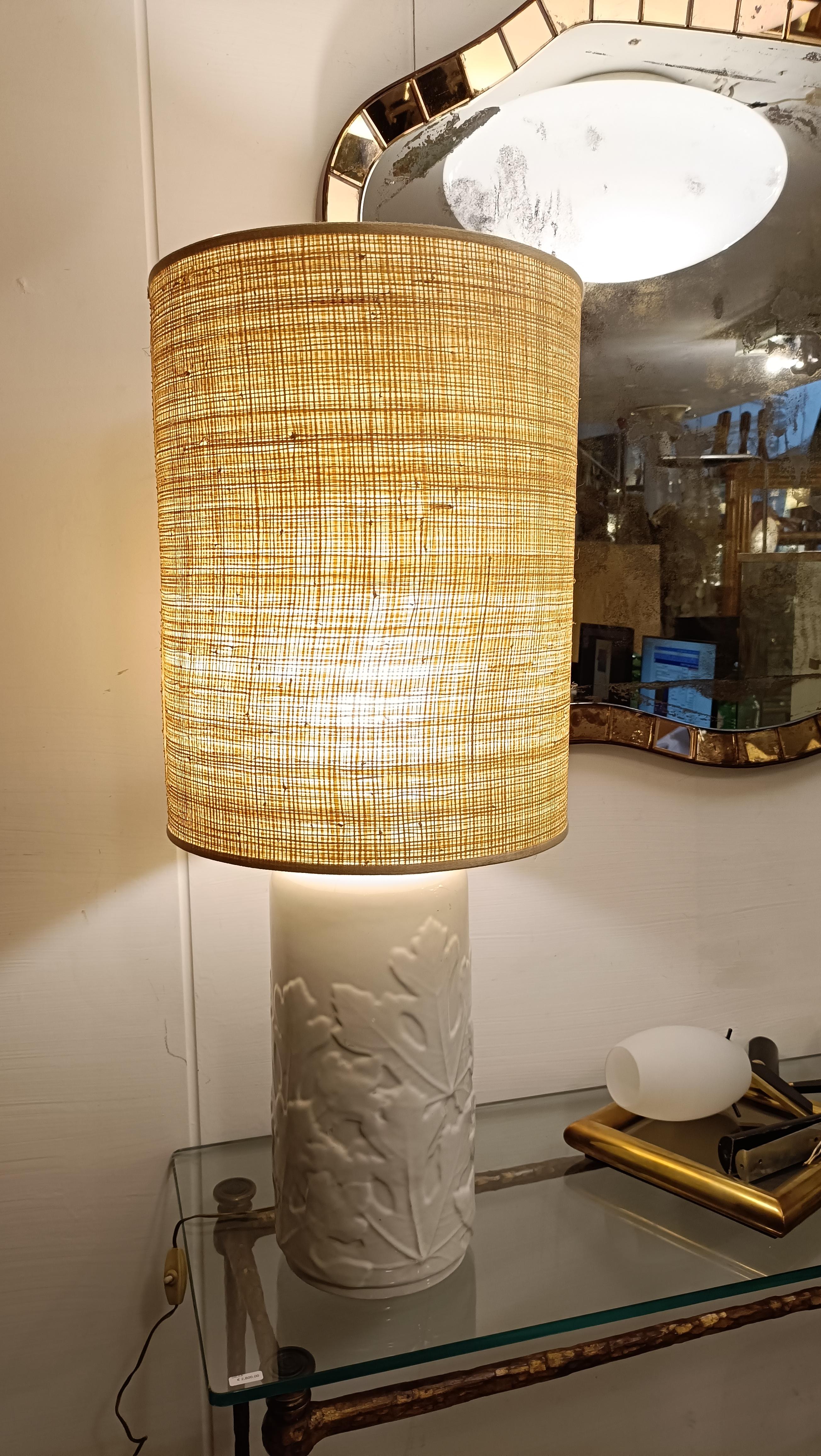 Southern Nurseries White Ceramic Table Lamp with Embossed Leaves, 1960s For Sale 1