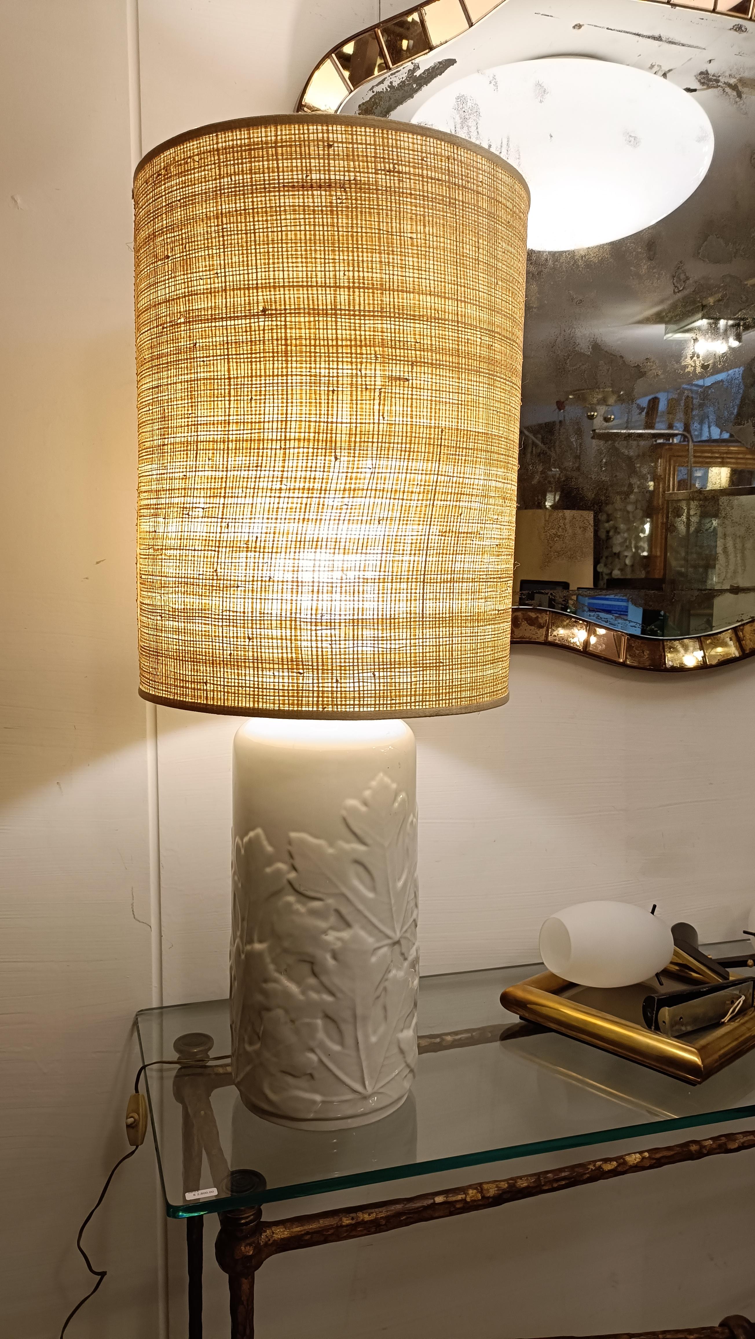 Southern Nurseries White Ceramic Table Lamp with Embossed Leaves, 1960s For Sale 2