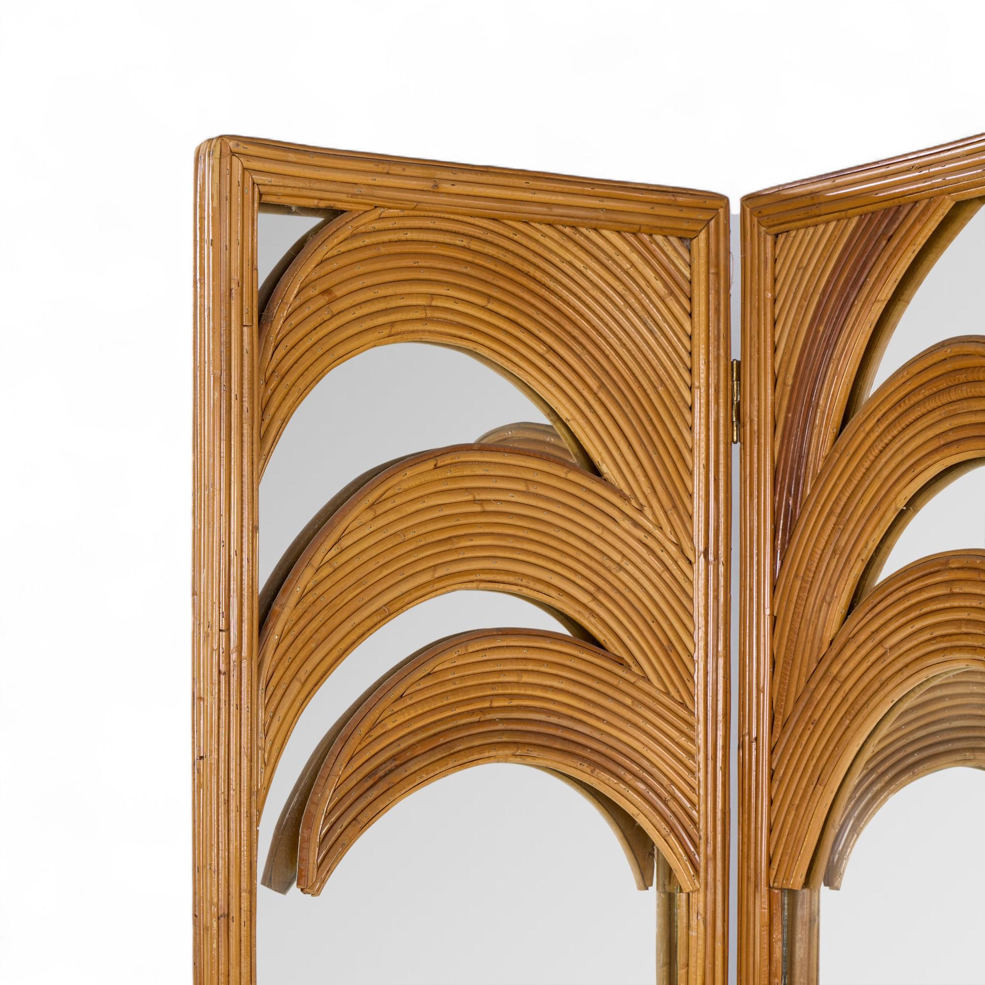 Vivai del Sud Mid Century Italian Bamboo Rattan Palm Tree Foldes Screen Mirror In condizioni buone in vendita a Franklin Park, IL