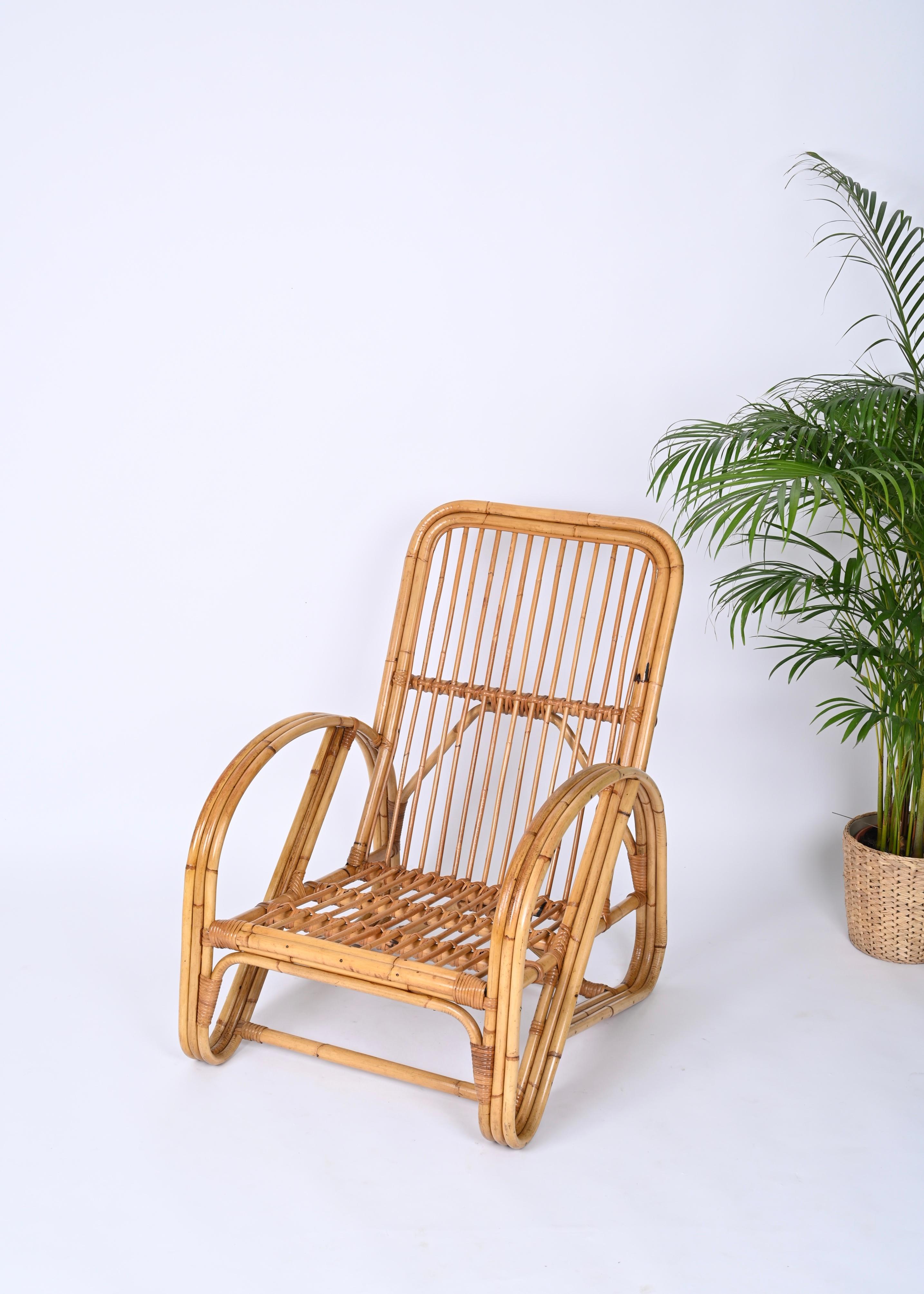 Fantastischer Mid-Century-Sessel aus Bambus und Rattan. Dieser wunderbare Sessel wurde in den 1970er Jahren von Vivai del Sud in Italien hergestellt. 

Die Struktur ist vollständig aus gebogenem Bambus mit perfekten Proportionen gefertigt. Die