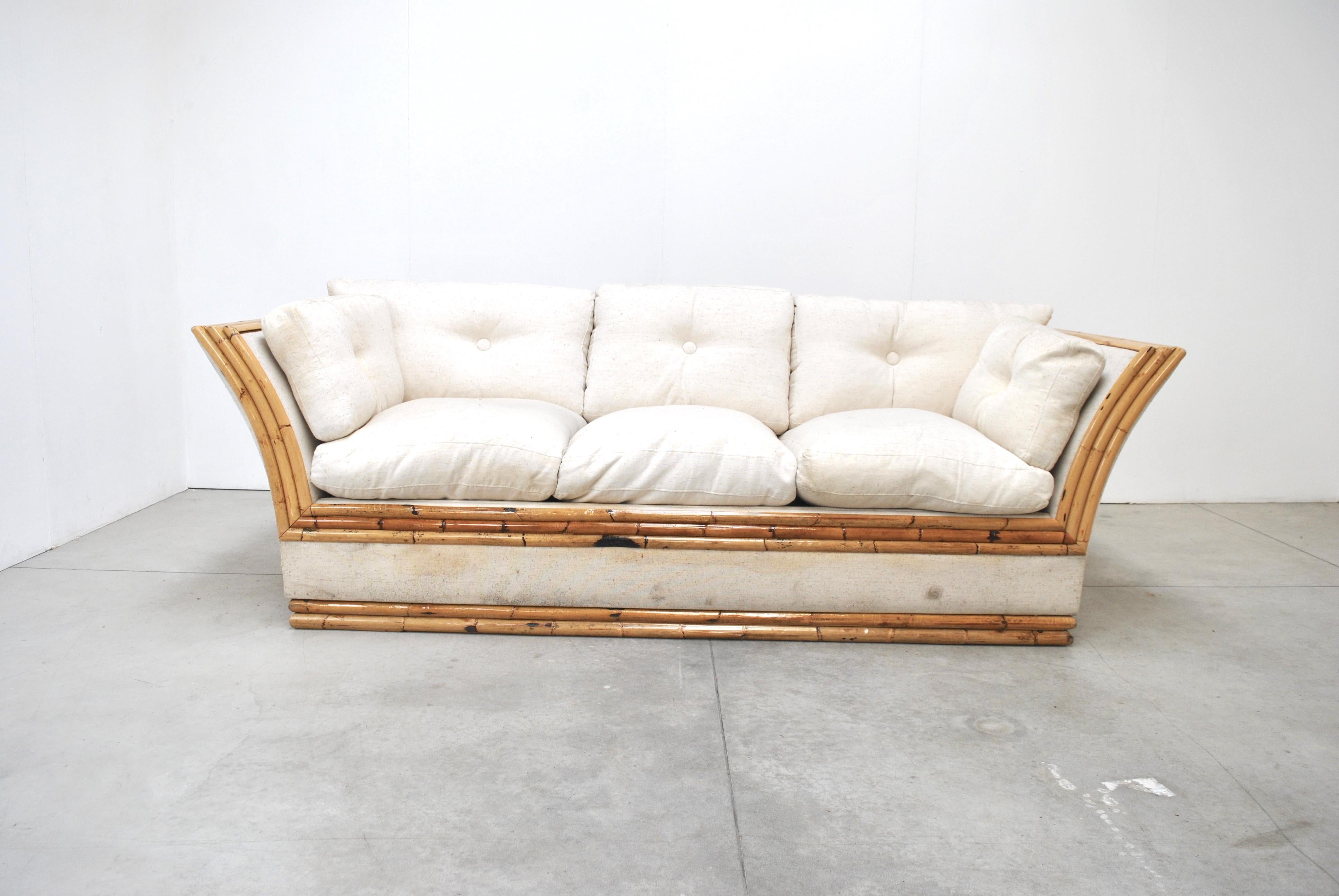 Elegant Italian three-seat sofa in bamboo by Vivai del Sud.
The structure is intact but needs reupholster.
These fabric on this sofa are customized. We have our own in-house upholstery studio that can expertly reupholster this piece. If you wish