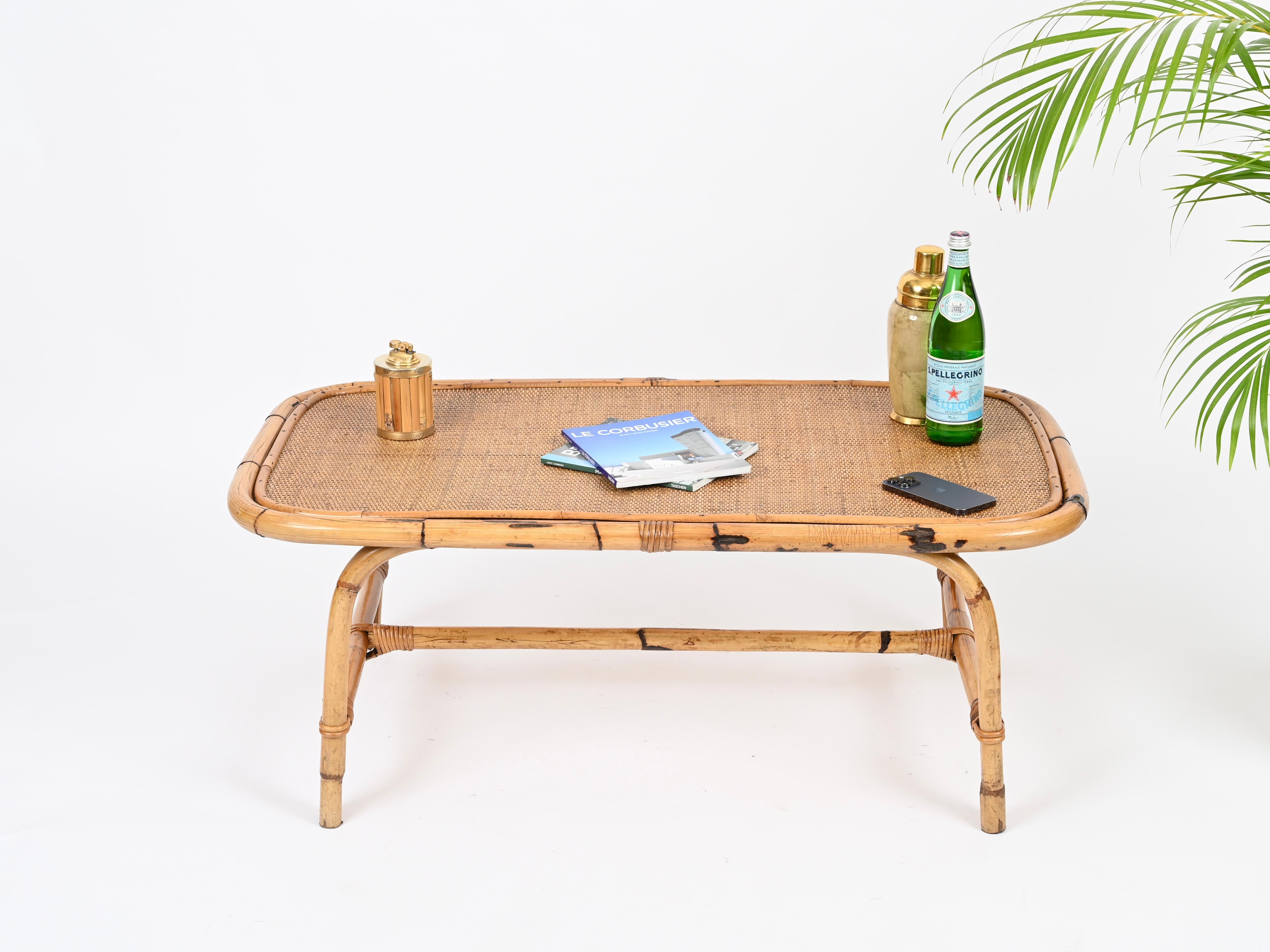 Vivai del Sud, großer italienischer Couchtisch aus Bambus und Rattan aus der Mitte des Jahrhunderts, 1970er Jahre (Moderne der Mitte des Jahrhunderts) im Angebot