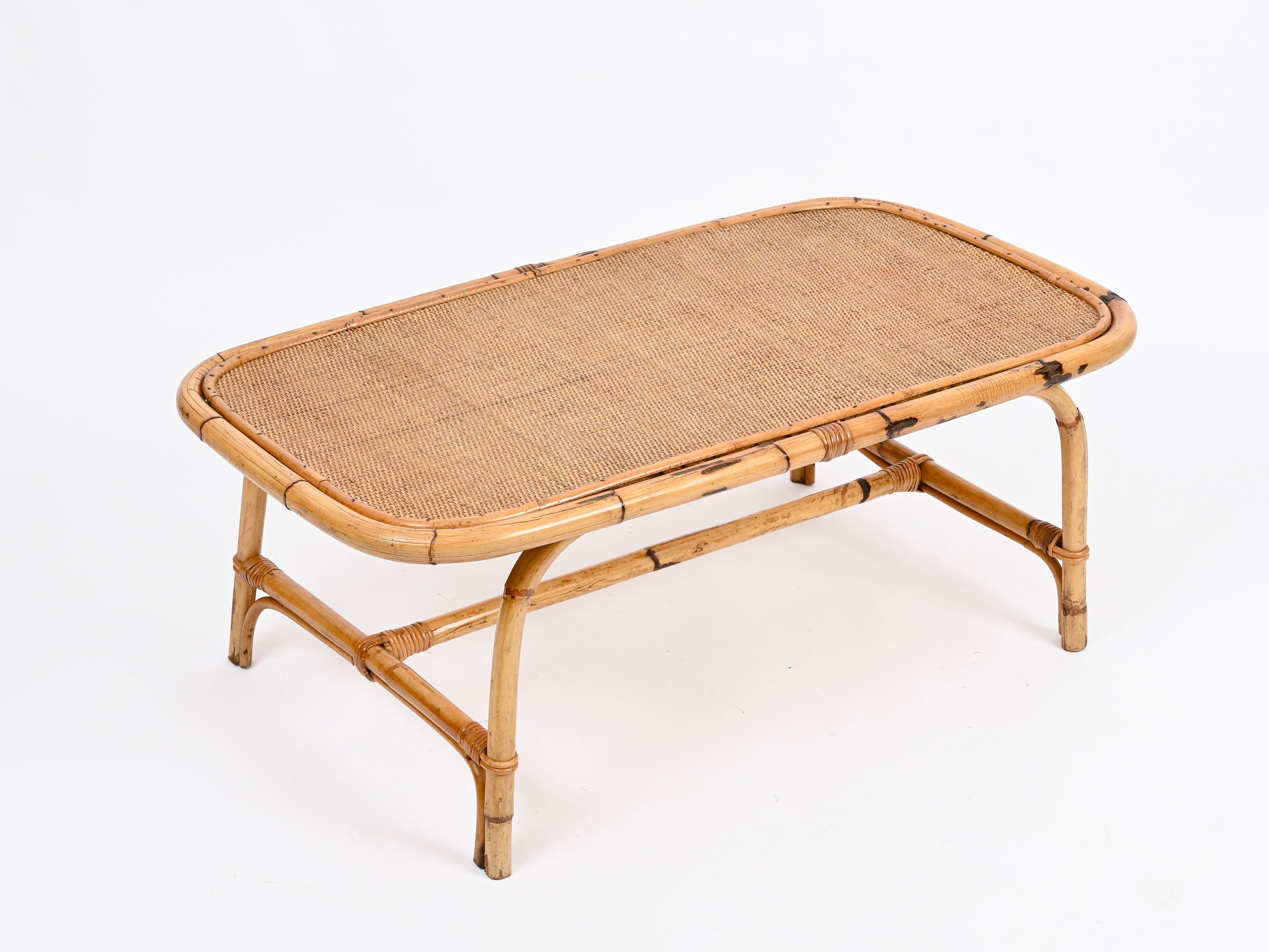 Vivai del Sud, großer italienischer Couchtisch aus Bambus und Rattan aus der Mitte des Jahrhunderts, 1970er Jahre (Italienisch) im Angebot