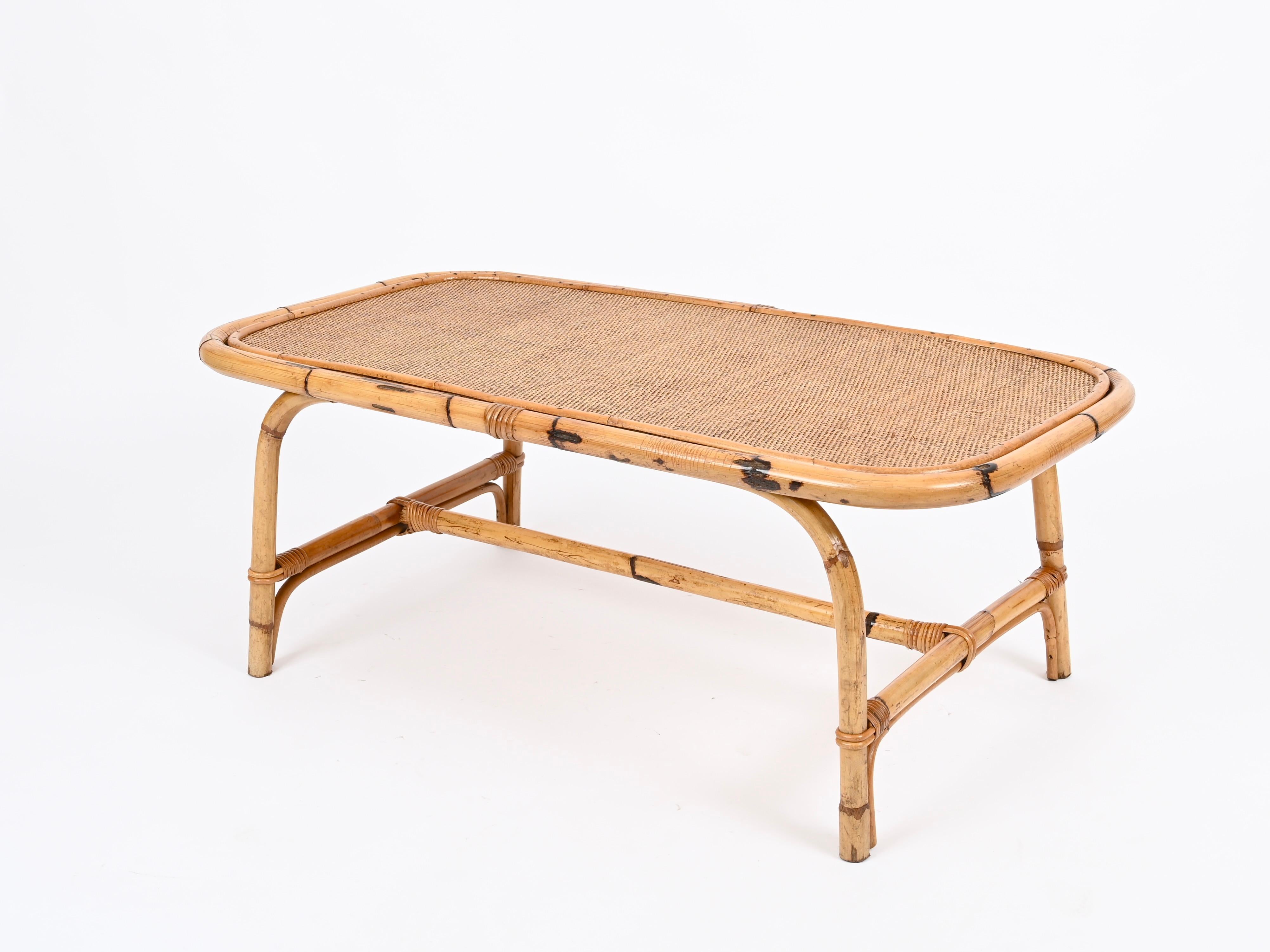 Vivai del Sud, großer italienischer Couchtisch aus Bambus und Rattan aus der Mitte des Jahrhunderts, 1970er Jahre im Angebot 1