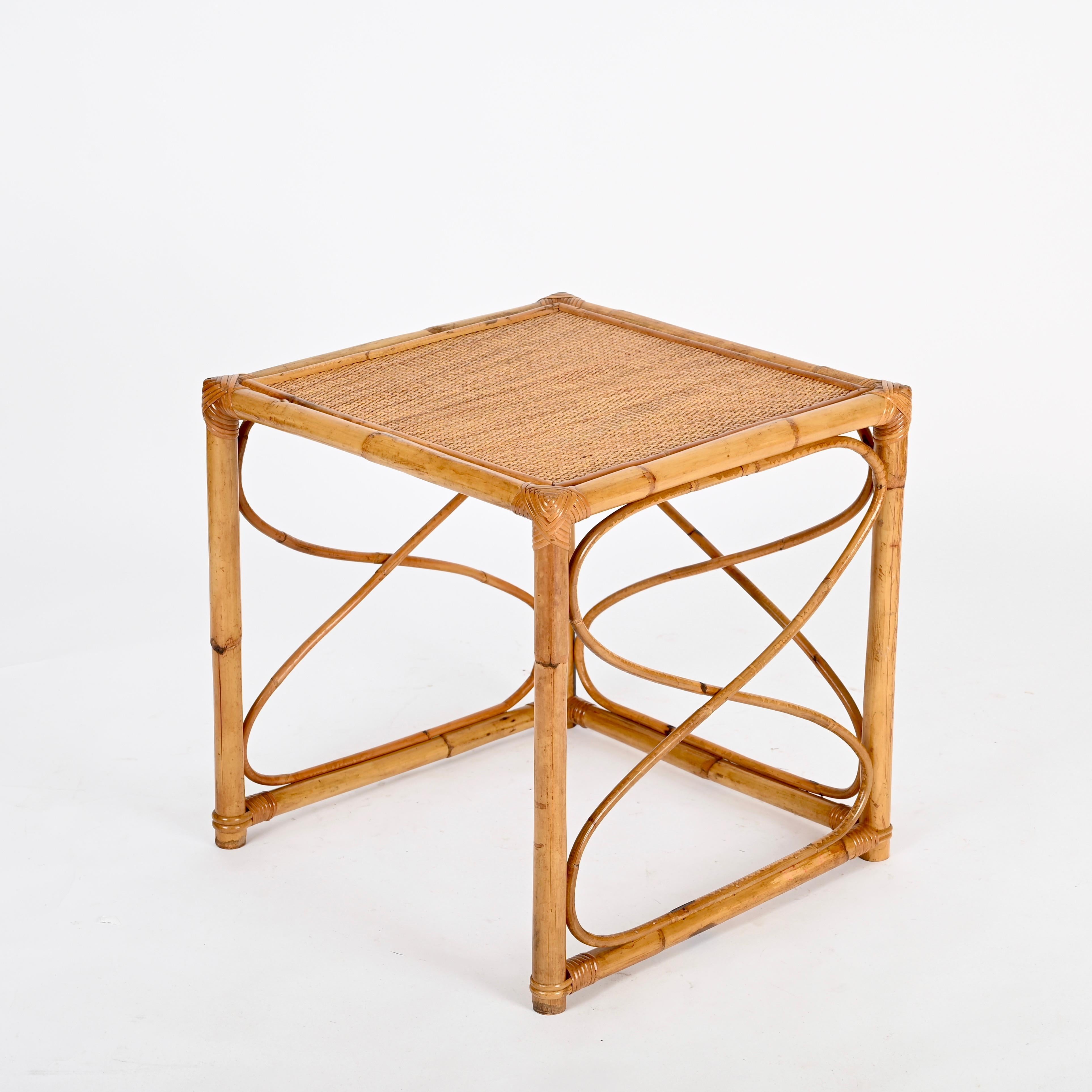 Vivai del Sud Quadratischer Couchtisch aus Bambus und Rattan aus der Mitte des Jahrhunderts, Italien 1970 (Handgefertigt) im Angebot