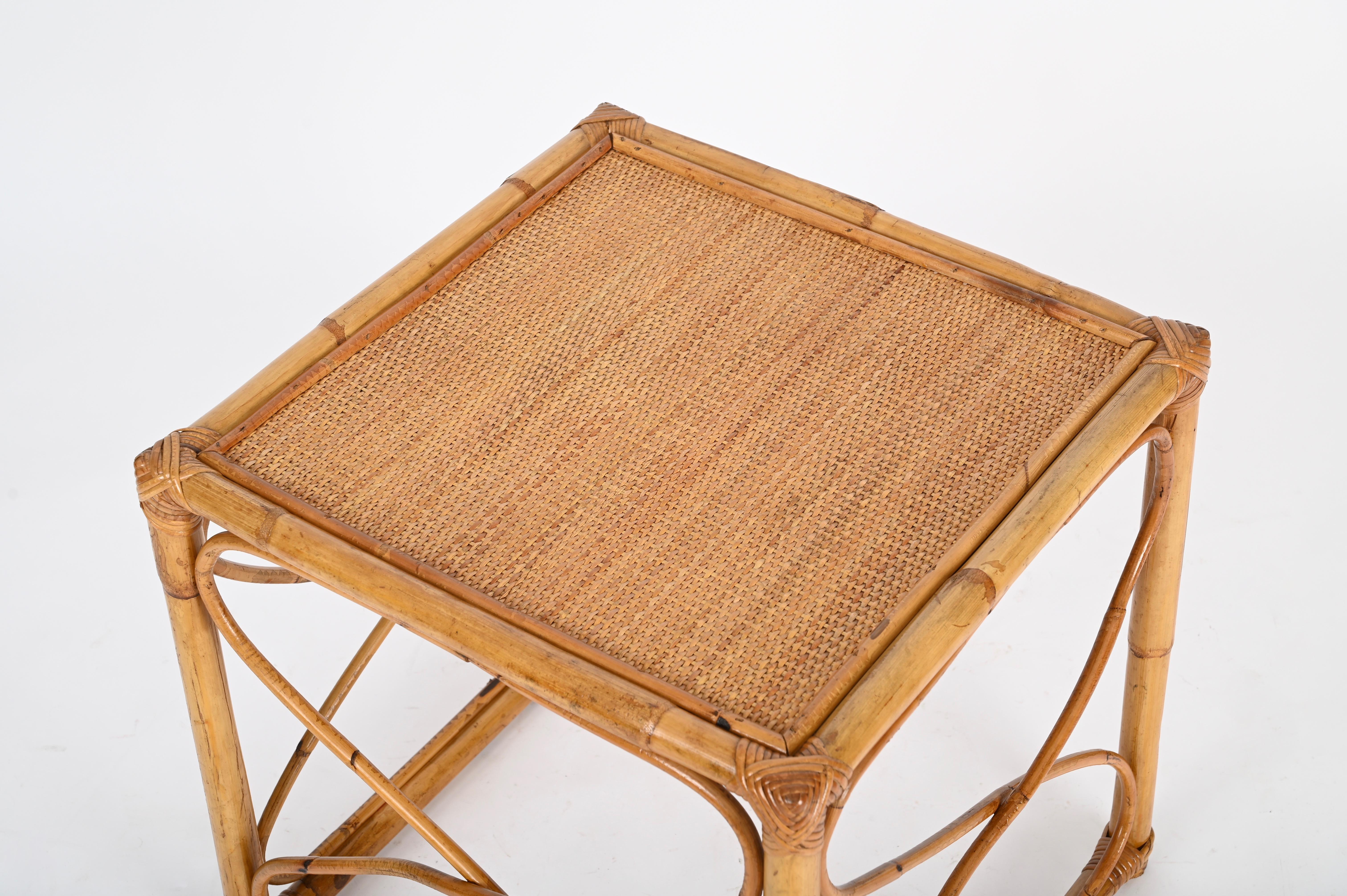 Vivai del Sud Quadratischer Couchtisch aus Bambus und Rattan aus der Mitte des Jahrhunderts, Italien 1970 im Zustand „Gut“ im Angebot in Roma, IT