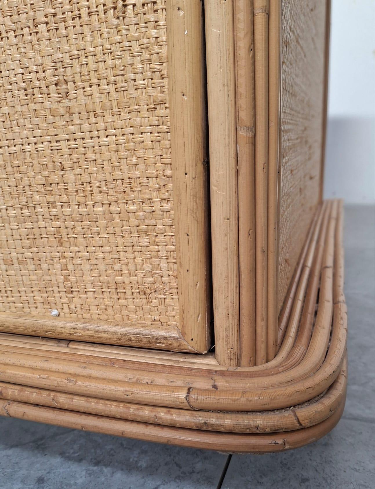 Take a journey back to the golden era with Vivai del Sud's distinctively stylish night table, straight from the 1970s. Every detail of this piece, from the meticulously crafted woodwork to the quaint, vintage design, radiates the essence of a time