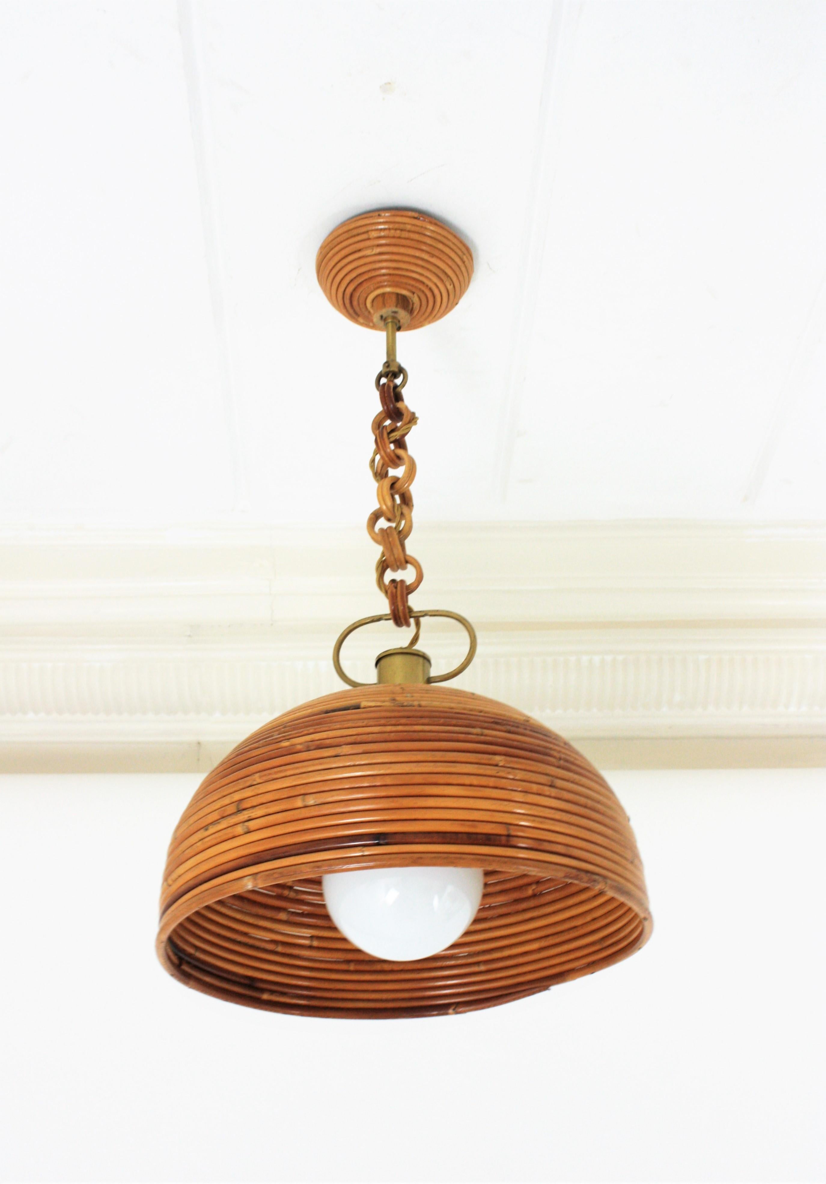 italien Vivai del Sud Lampe pendante en forme de dôme en rotin en forme de roseau, 1960s en vente