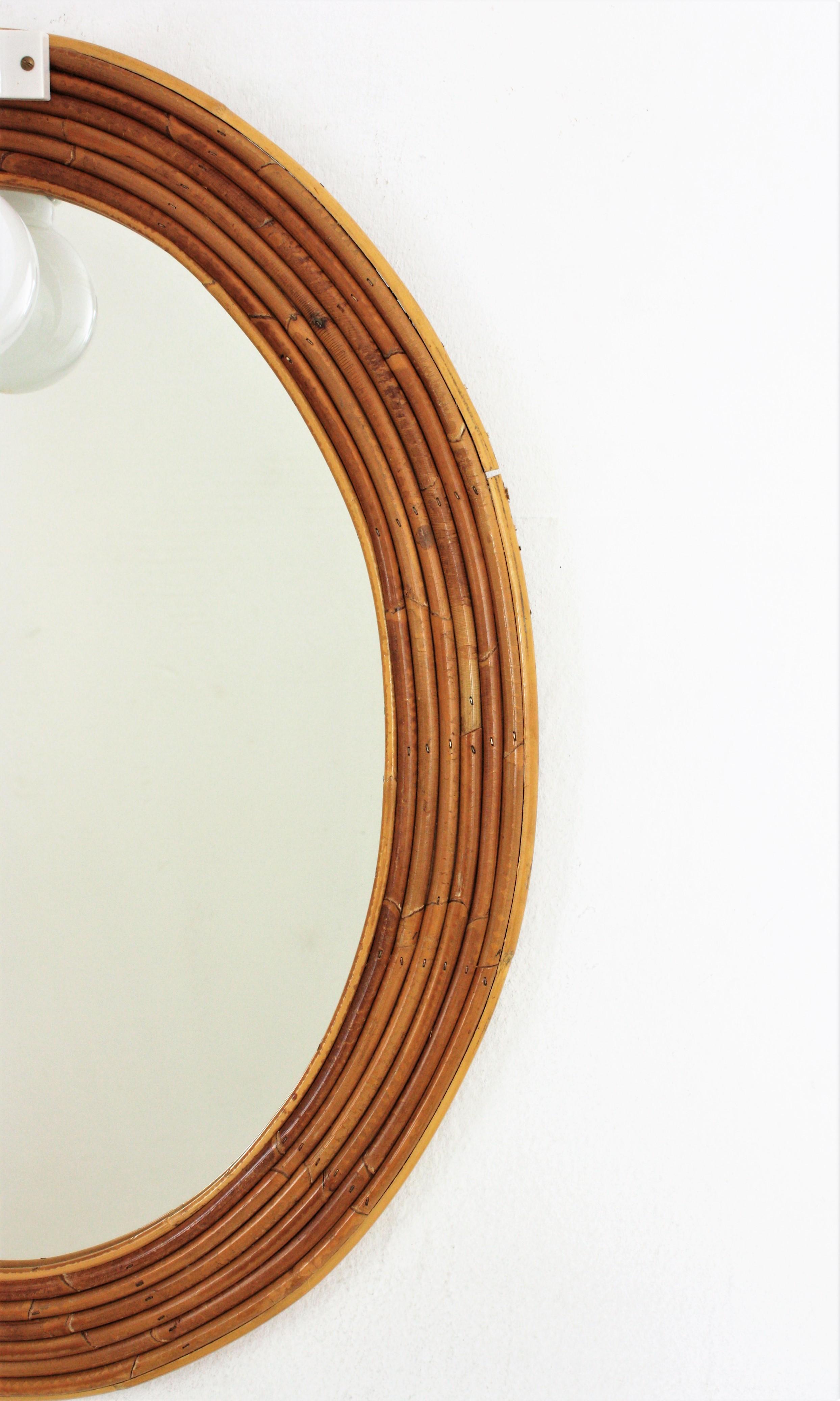 Vivai del Sud Rattan Oval Mirror with Wall Light In Good Condition For Sale In Barcelona, ES