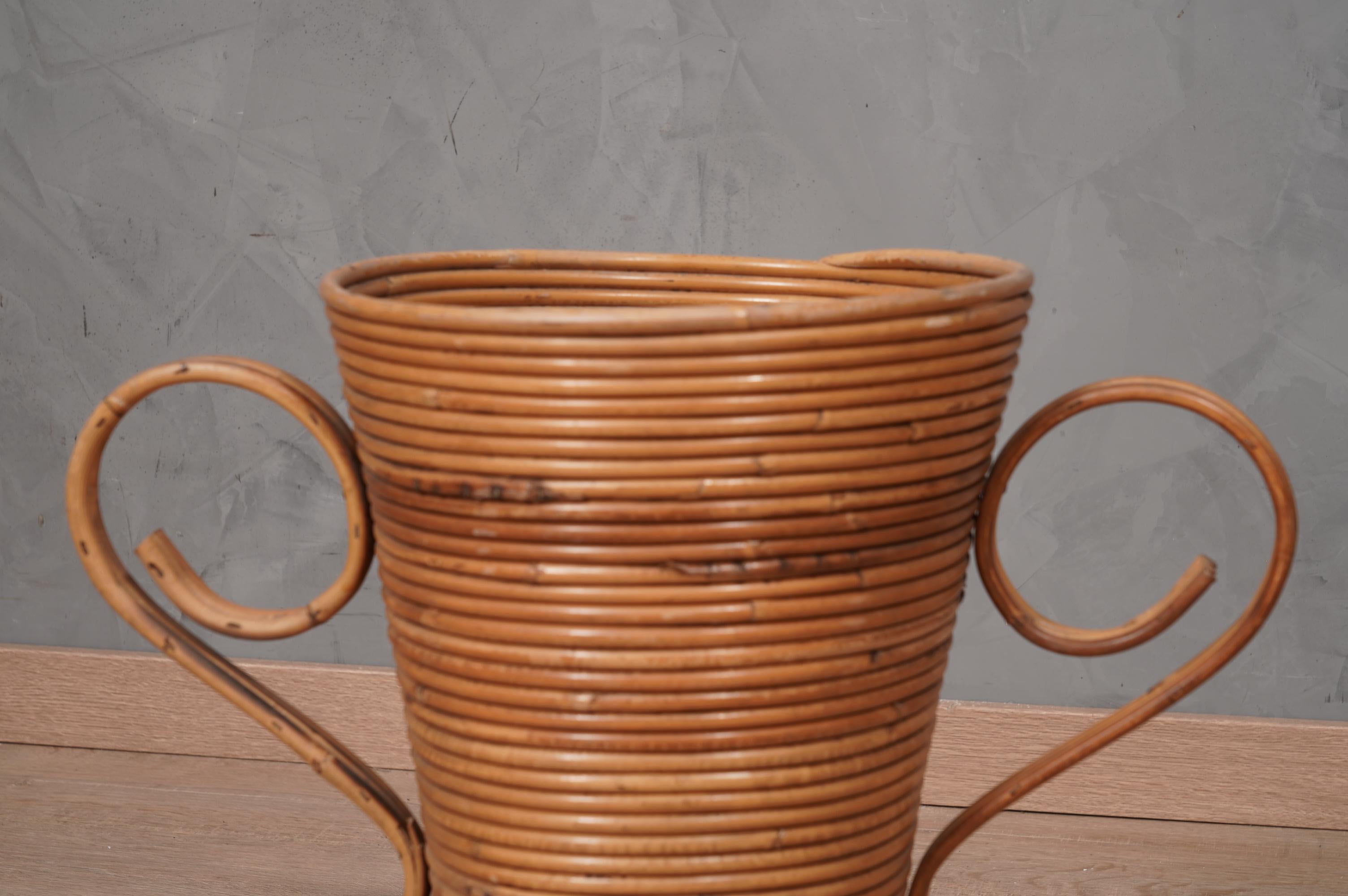 Vivai Del Sud Rattan Warm Honey Color Italy Amphora Vase, 1960 In Good Condition For Sale In Rome, IT