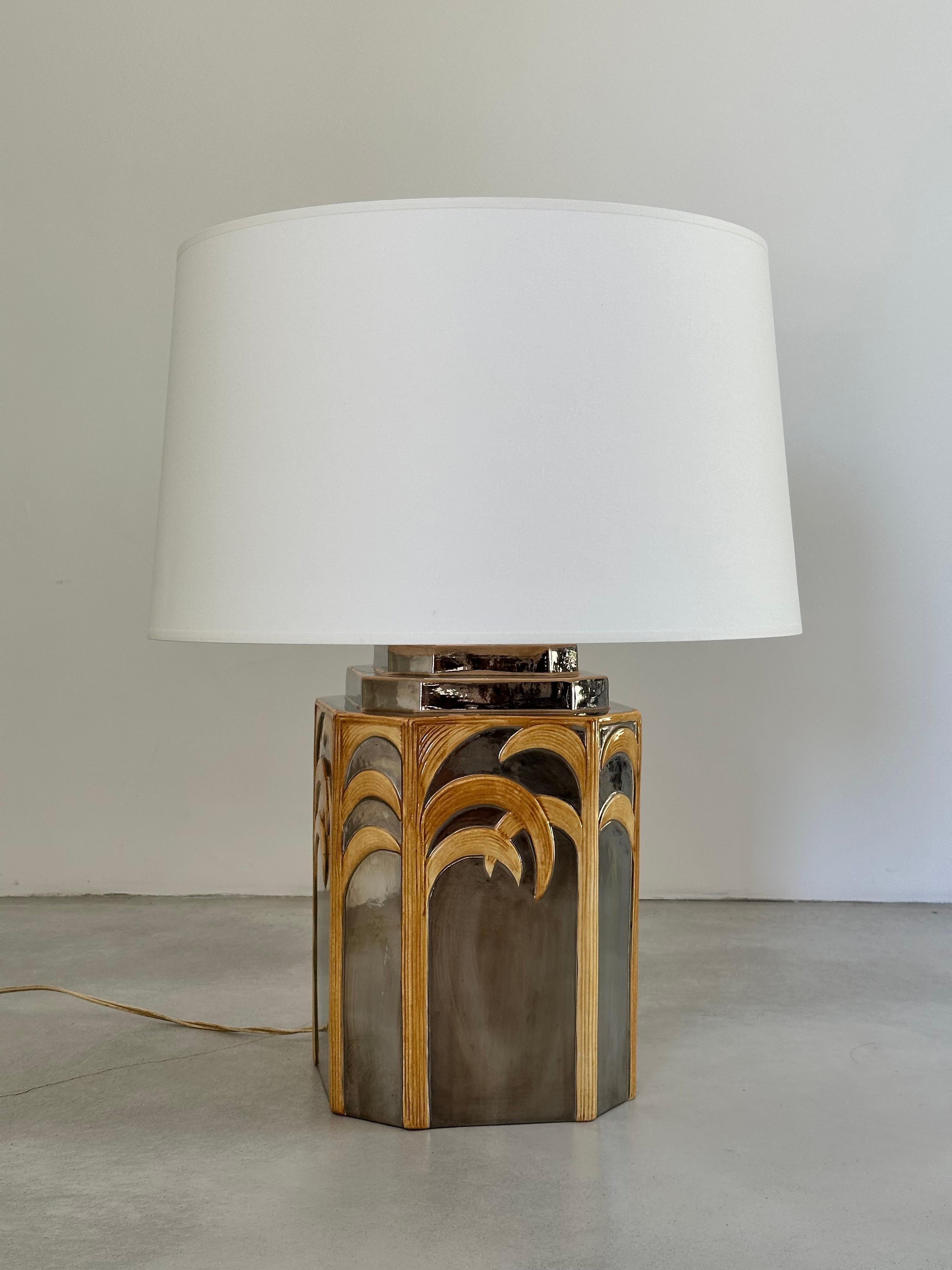 An elegant ceramic lamp made by Italian Vivai Del SUD.

Chrome-plated ceramic with beige-coloured palm tree decor.
Good condition (traces of time).

height of the lamp with lampshade 60 cm
The dimensions of the lamp without the lampshade:
Height