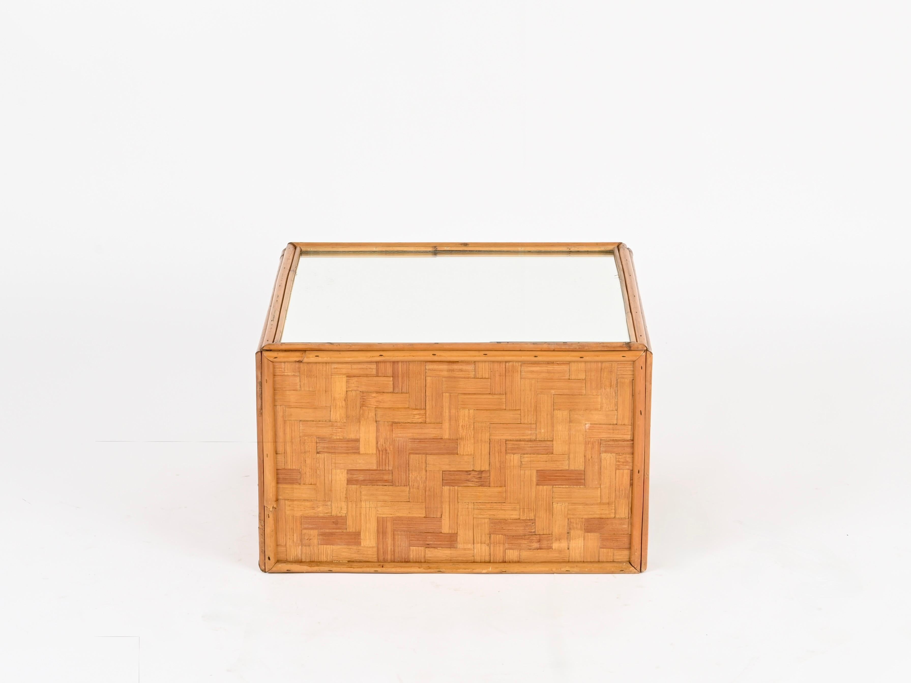 Mesa de centro cuadrada Vivai del Sud de bambú tejido con espejo, Italia, años 70 Hecho a mano en venta
