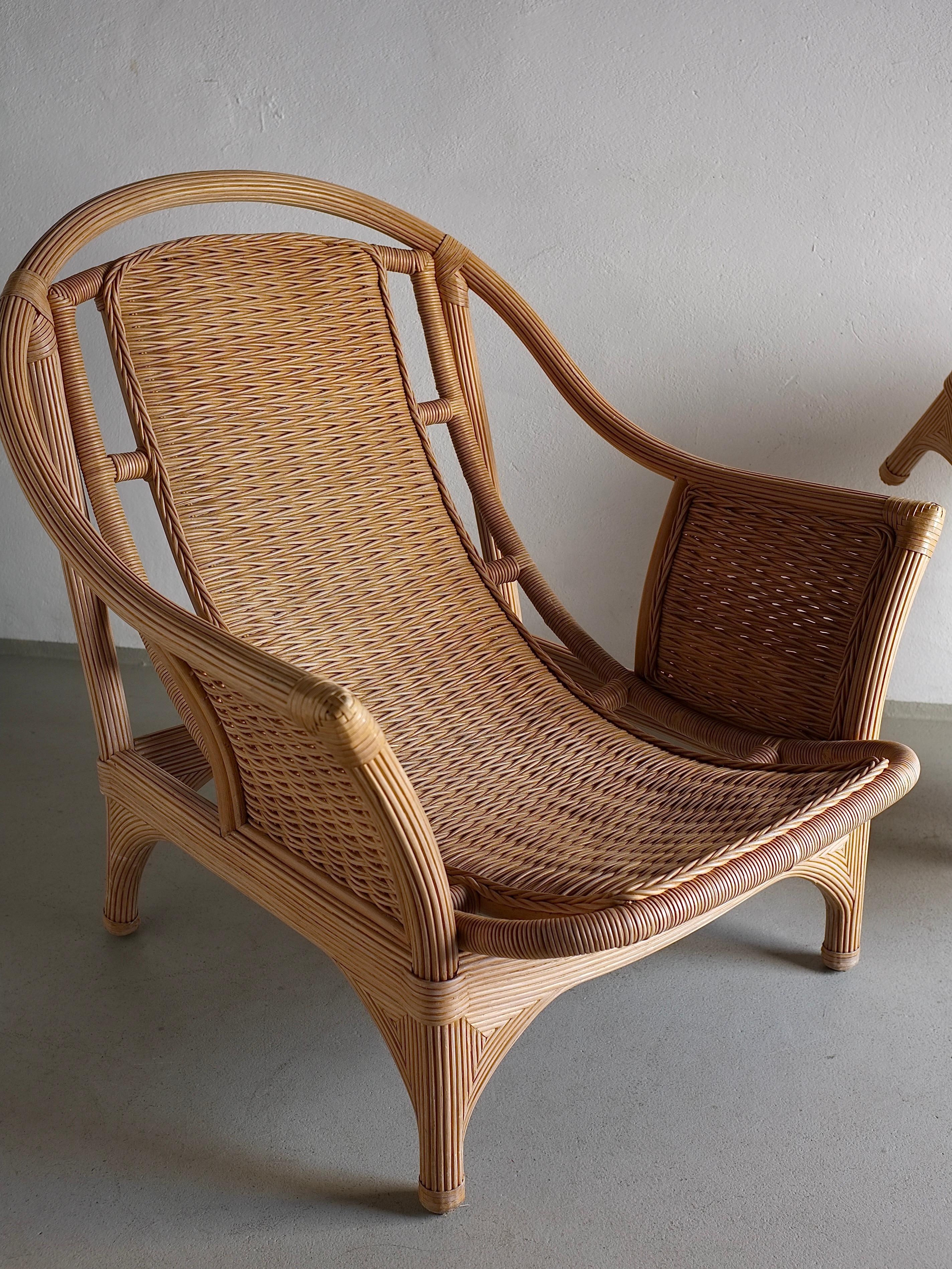 Fine XX secolo Sedia da salotto in rattan con ottomana in stile Vivai del Sud, Italia, anni '70