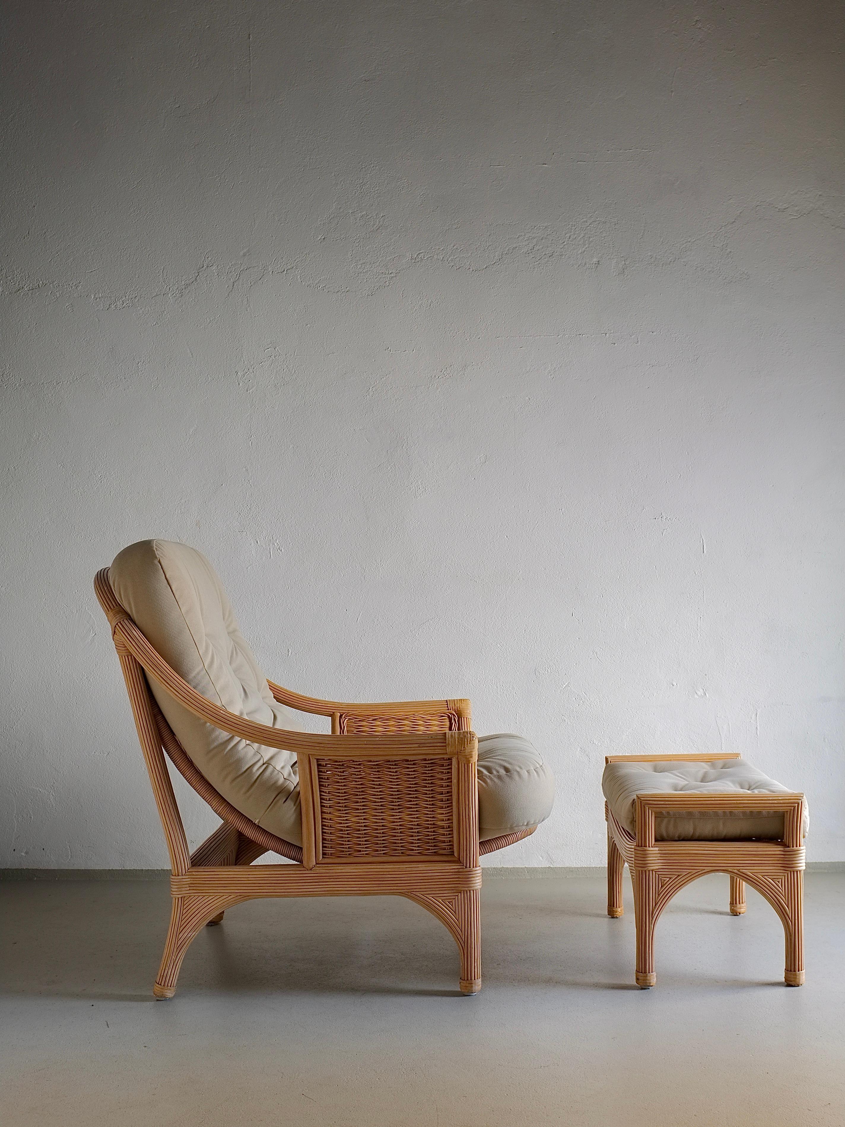 Sedia da salotto in rattan con ottomana in stile Vivai del Sud, Italia, anni '70 2
