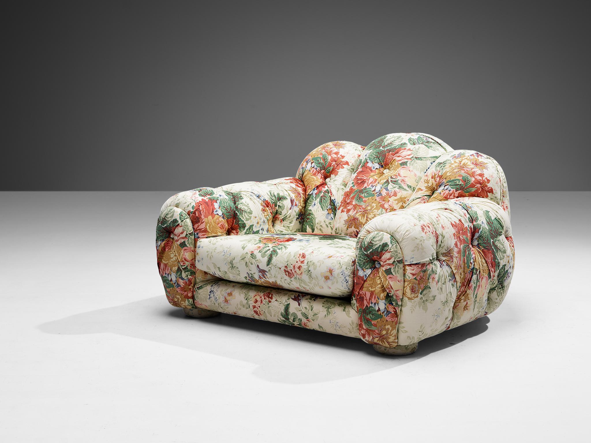 Vivai del Sud, easy chair, fabric, Italy, 1970s 

This vibrant and bulky armchair was manufactured by Vivai del Sud in the seventies. This item is upholstered in a multi tone tufted floral fabric. The smooth and bulky form, combined with the