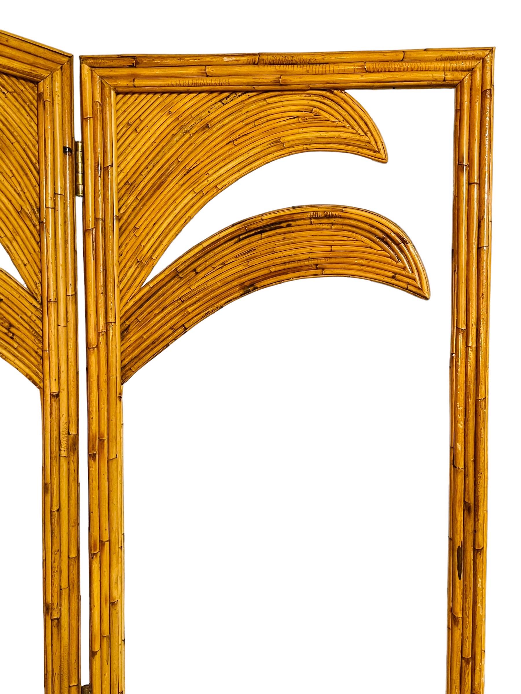 Mid-Century Modern Paravent en bambou Vivai del Sud à trois panneaux à motif de palmier en vente