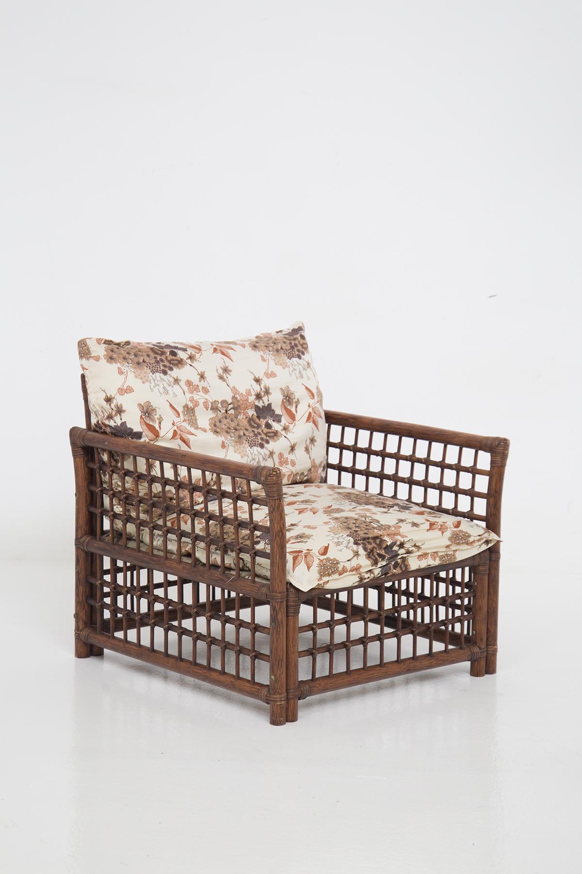 Beautiful rattan and wood armchairs designed in the 1960s by fine Italian manufacturer Vivai Del Sud.
The armchairs are wonderful, have a square shape with geometric and very hard lines.
The supporting structure is made of wood and rattan, making