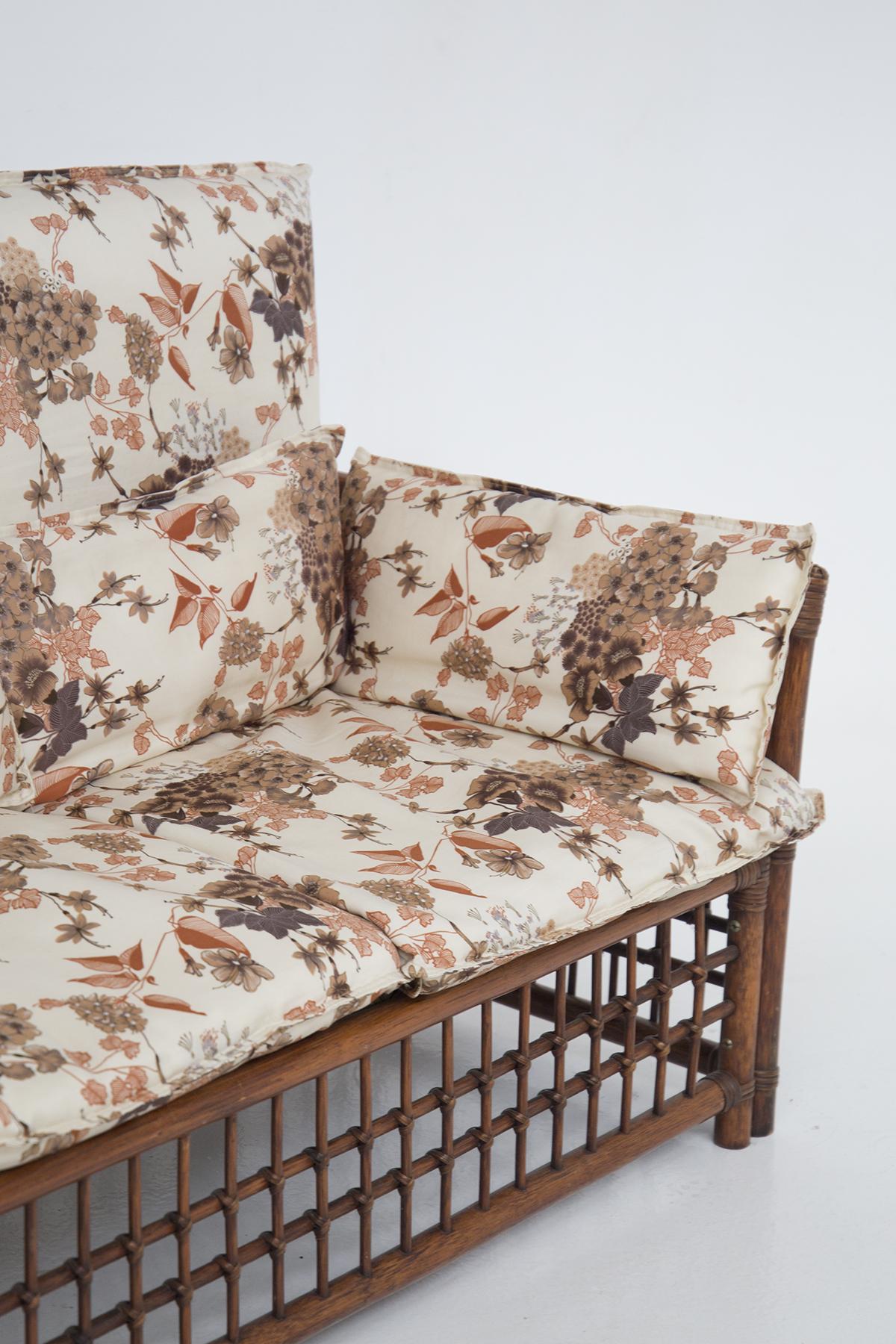 Vivai del Sud Vintage-Sofa aus Holz und Rattan mit floralem Stoff (Italienisch) im Angebot