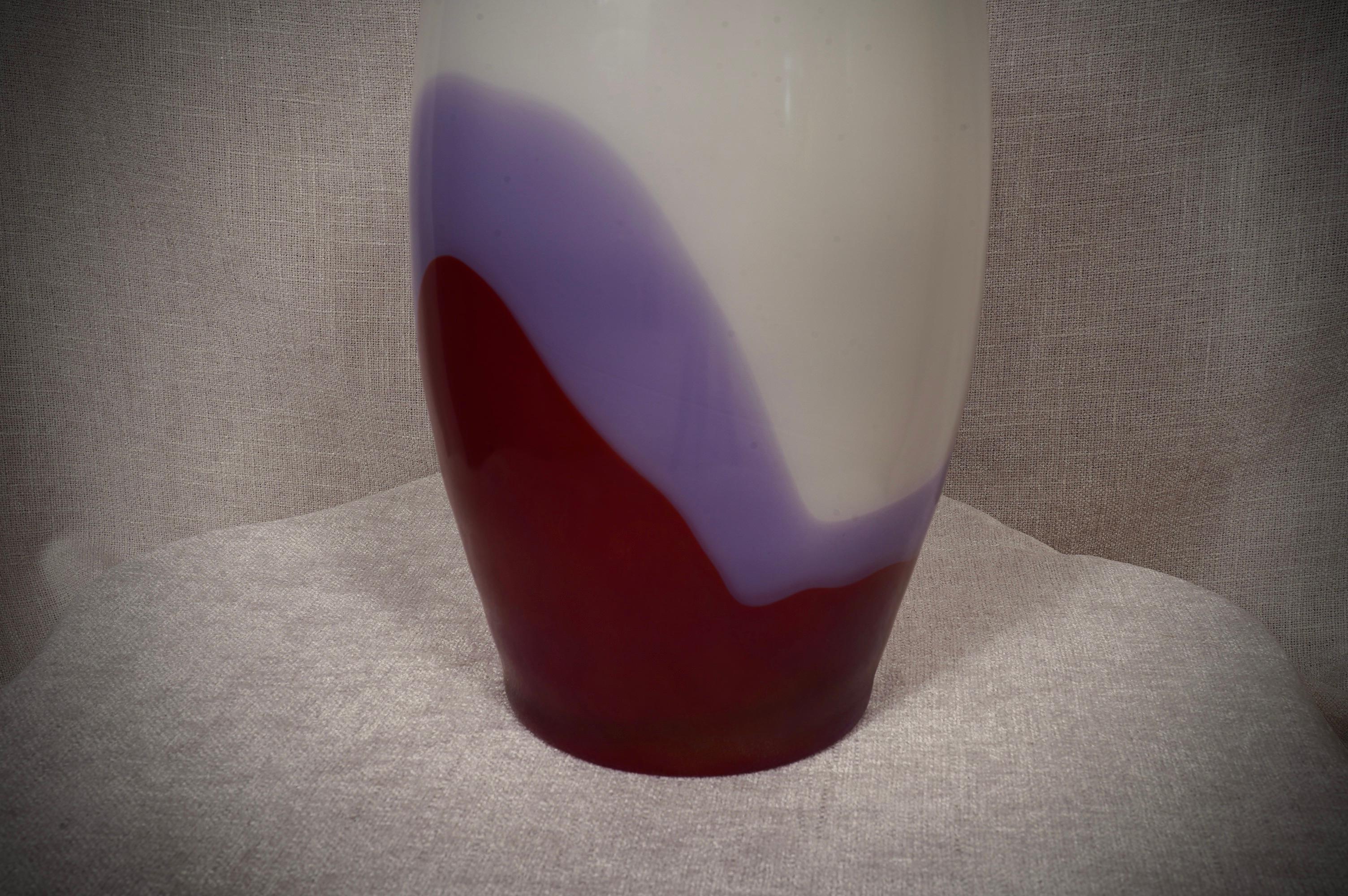 Mid-Century Modern Vivarini La Formia Murano Art Glass Violet Red and White Vase, 1980 For Sale