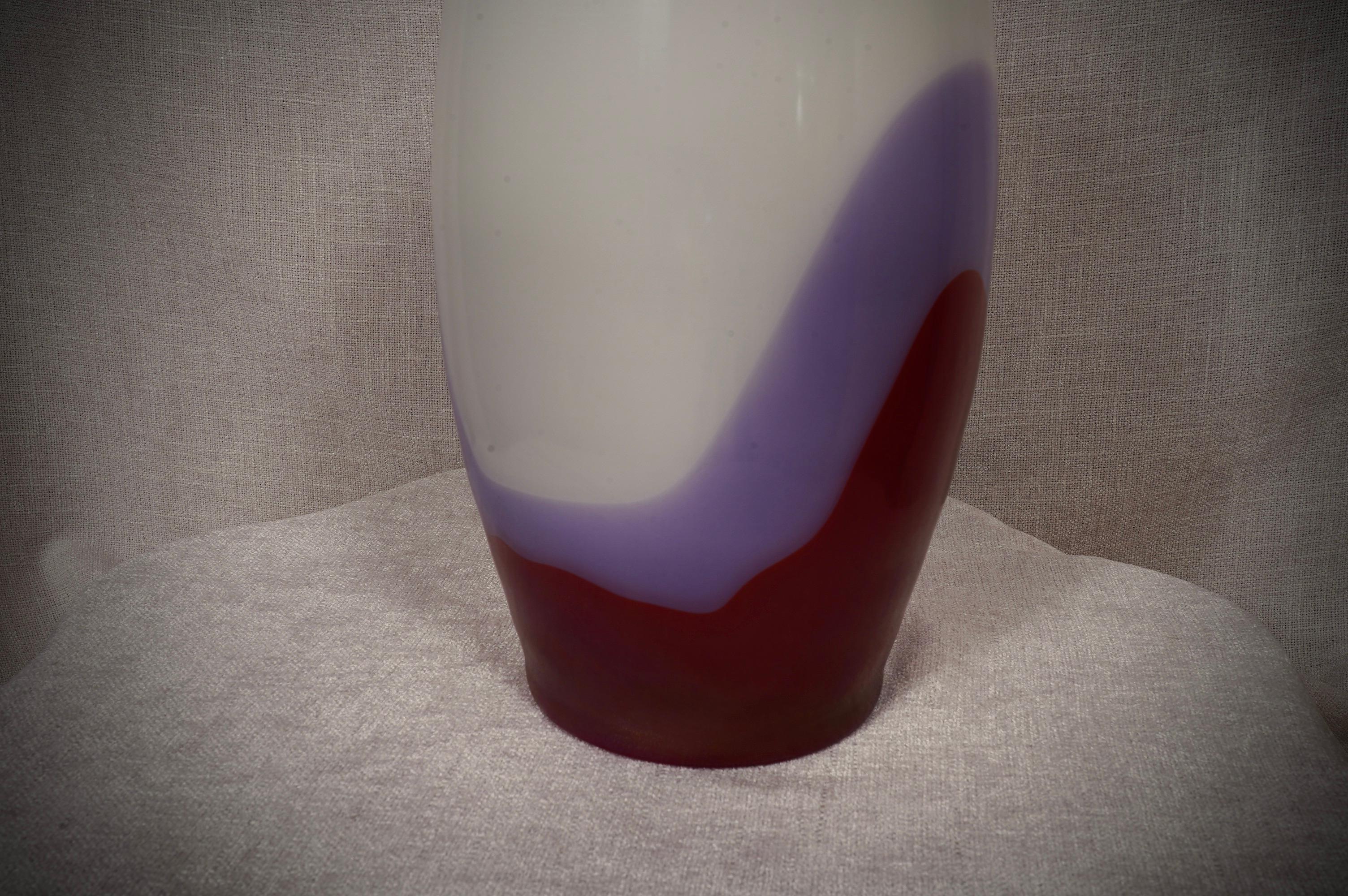 Italian Vivarini La Formia Murano Art Glass Violet Red and White Vase, 1980 For Sale