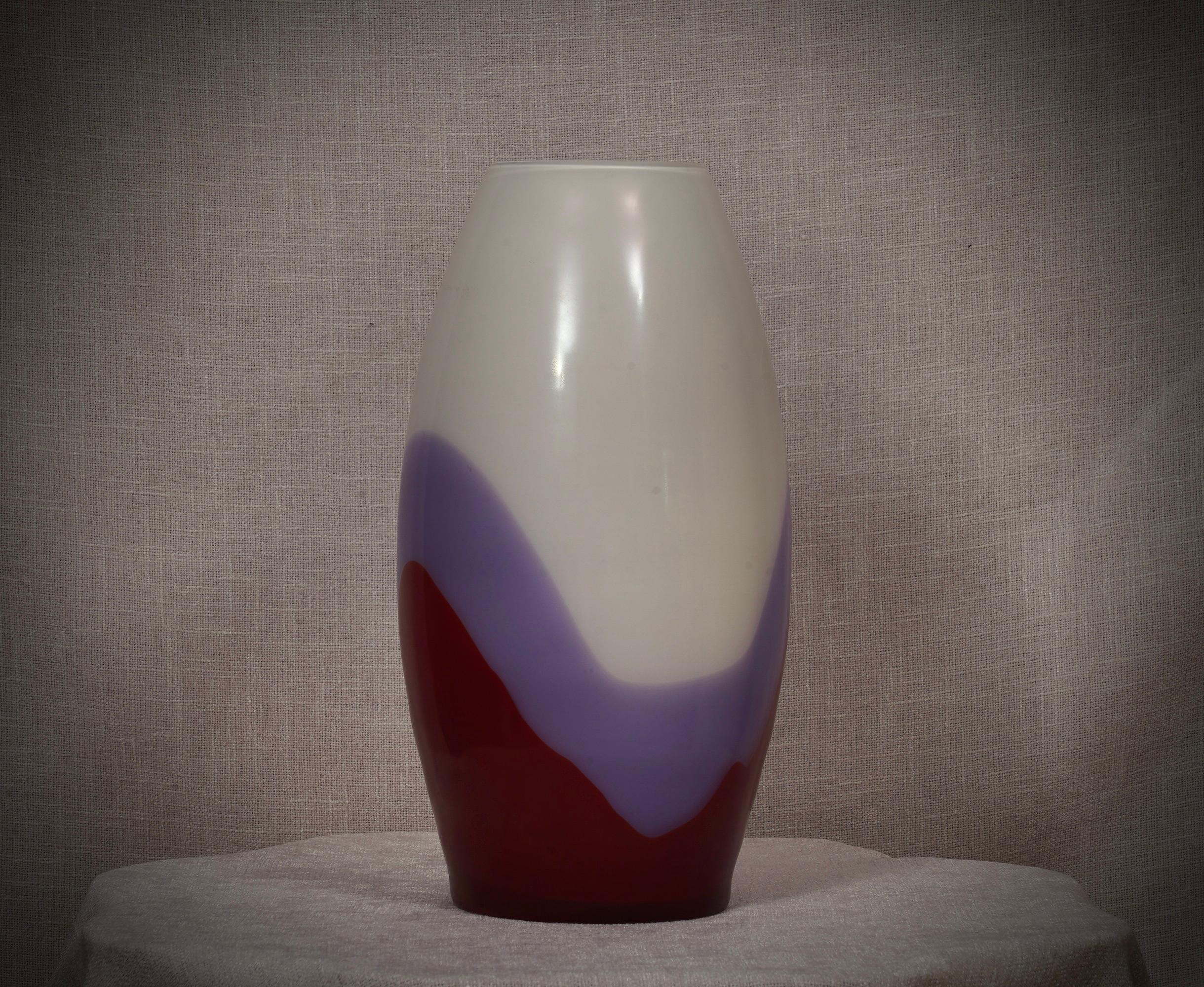 Late 20th Century Vivarini La Formia Murano Art Glass Violet Red and White Vase, 1980 For Sale
