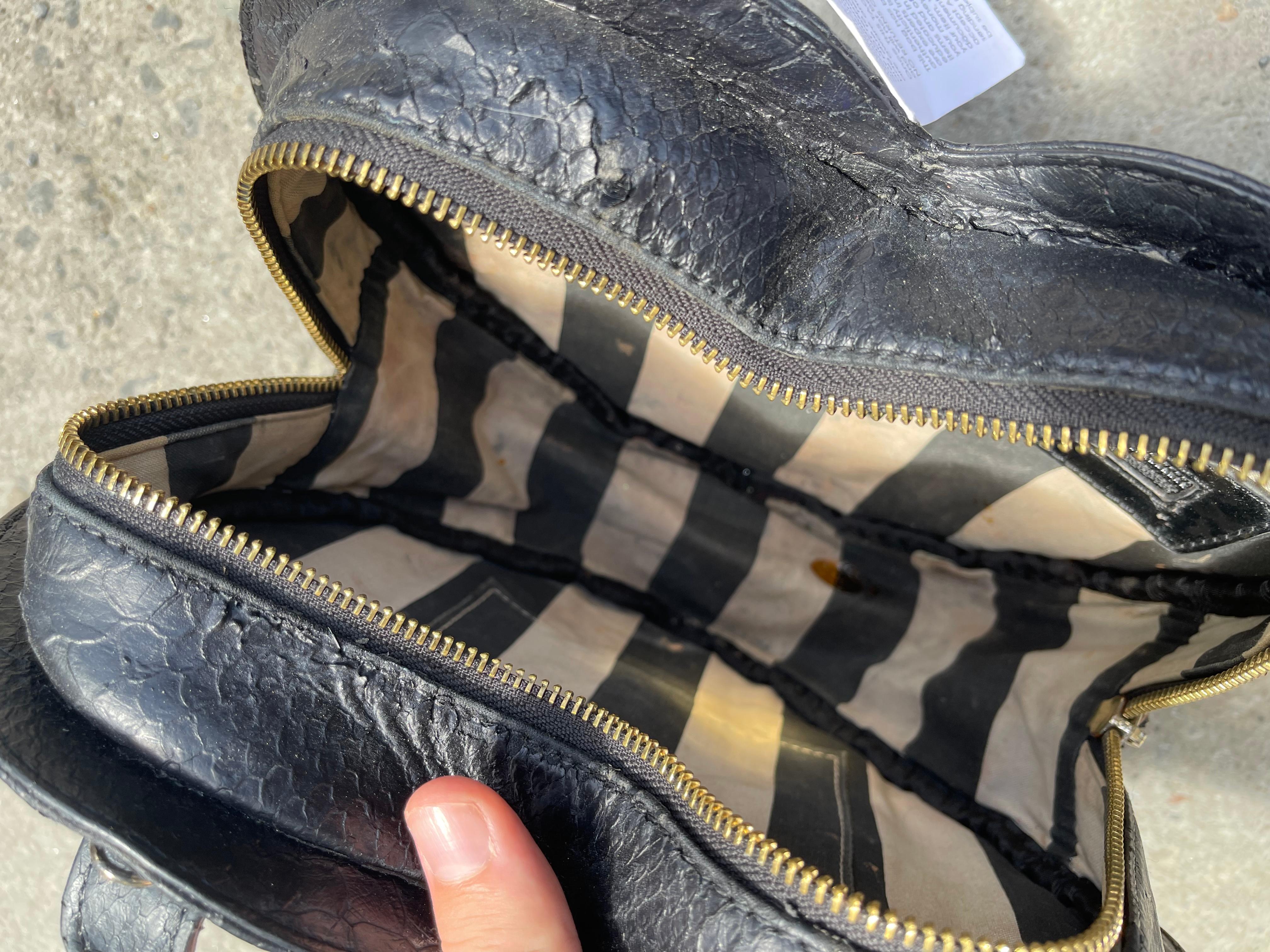 Vivenne Westwood Frilly Snake Chancery Heart bag Black For Sale at