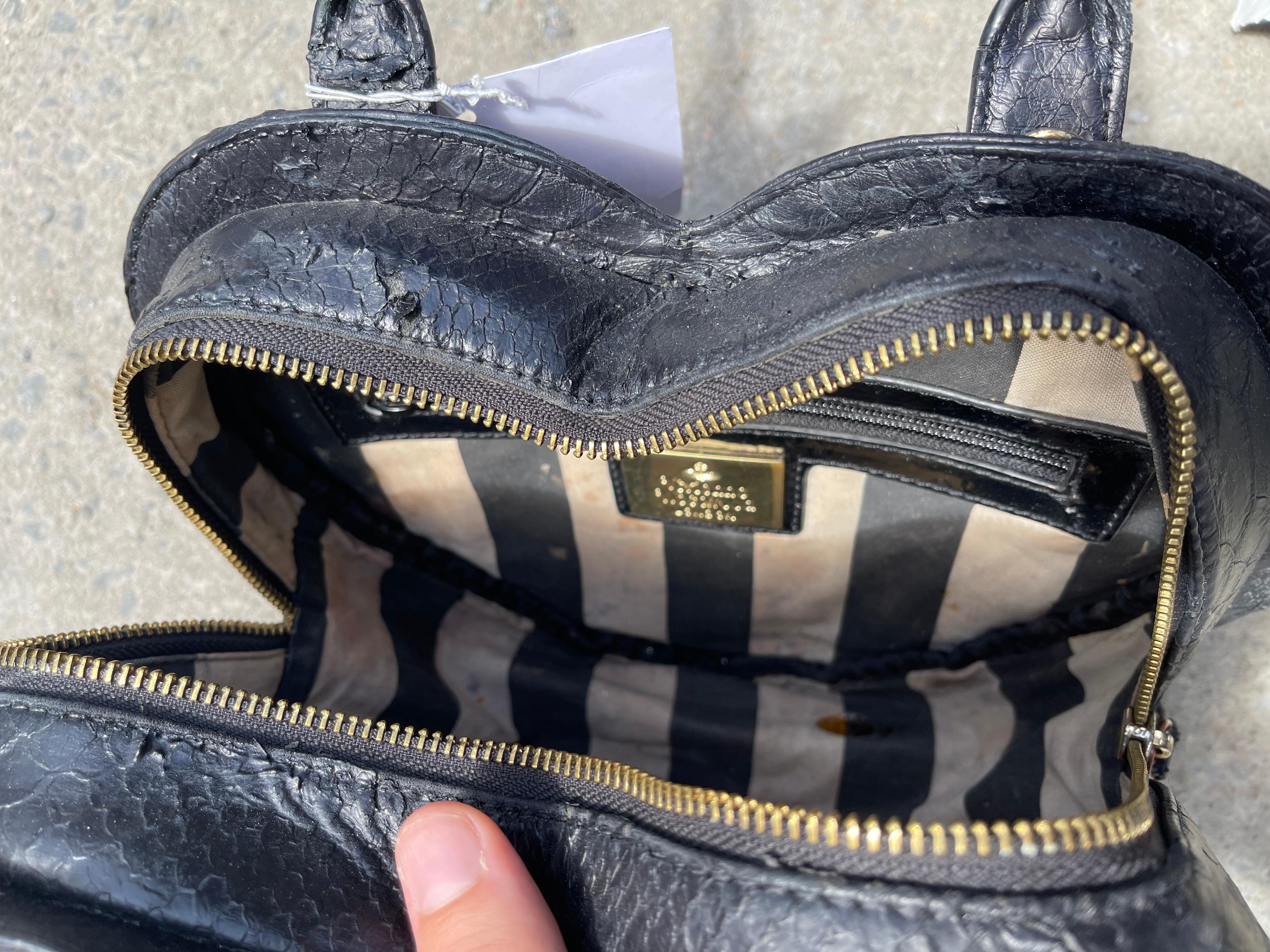 Vivenne Westwood Frilly Snake Chancery Heart bag Black For Sale at