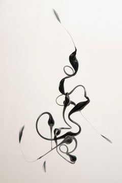 Escultura colgante contemporánea de cristal negro «Nigrum», de Vivian Alarcón