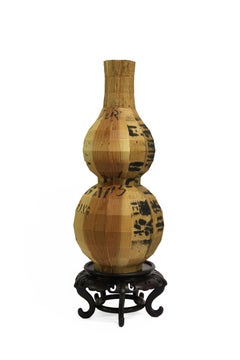 Vaso Huluping I, Vivian Chiu, 2023, Assemblaggio di legno di cassa di pino, legno di rosa