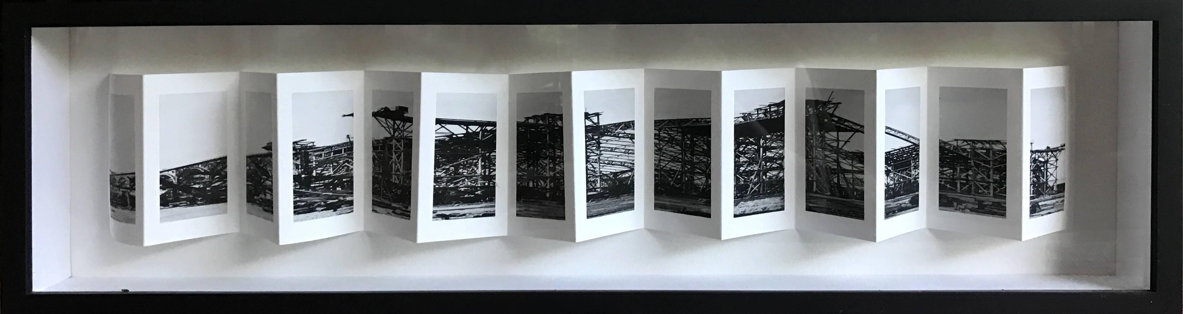 Viviana Zargón Black and White Photograph - Palais des machines plegado