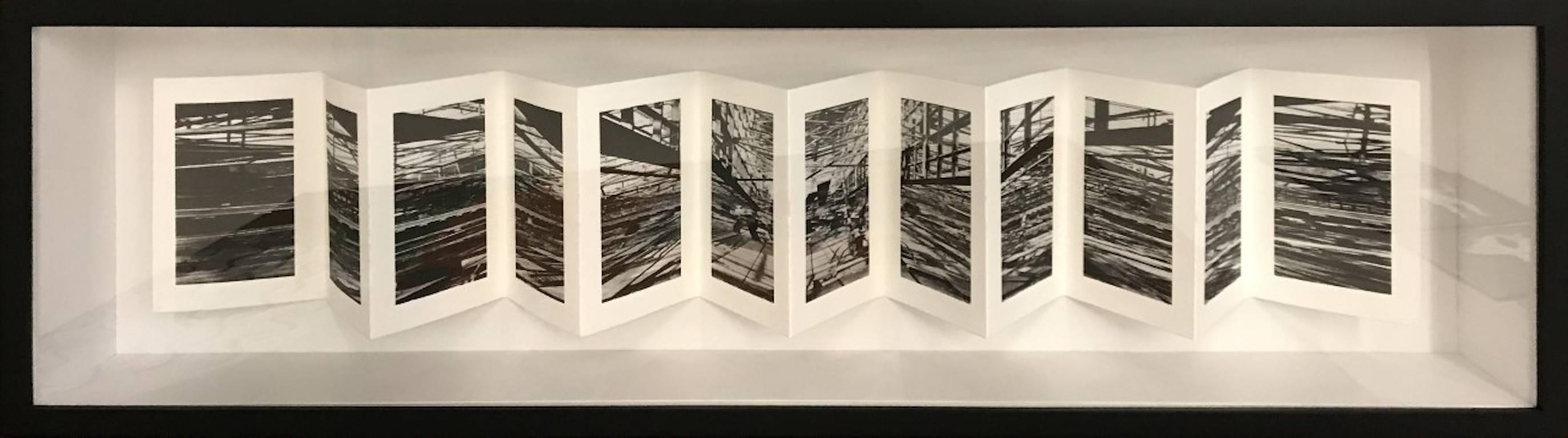 Viviana Zargón Black and White Photograph – Plegado de scompte 2