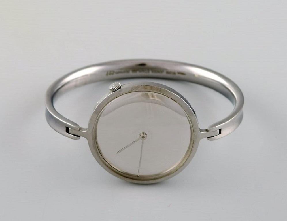 Vivianna Torun Bülow-Hübe for Georg Jensen. Ladies wristwatch in steel. 1970s. Design 227.
Internal dimensions: 5.6 x 4.2 cm.
1970s.
In excellent condition.
Mechanical work with manual winding.
Stamped.