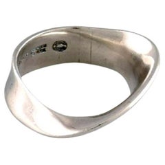 Vivianna Torun Blow-Hbe pour Georg Jensen. Bague moderniste en argent sterling.