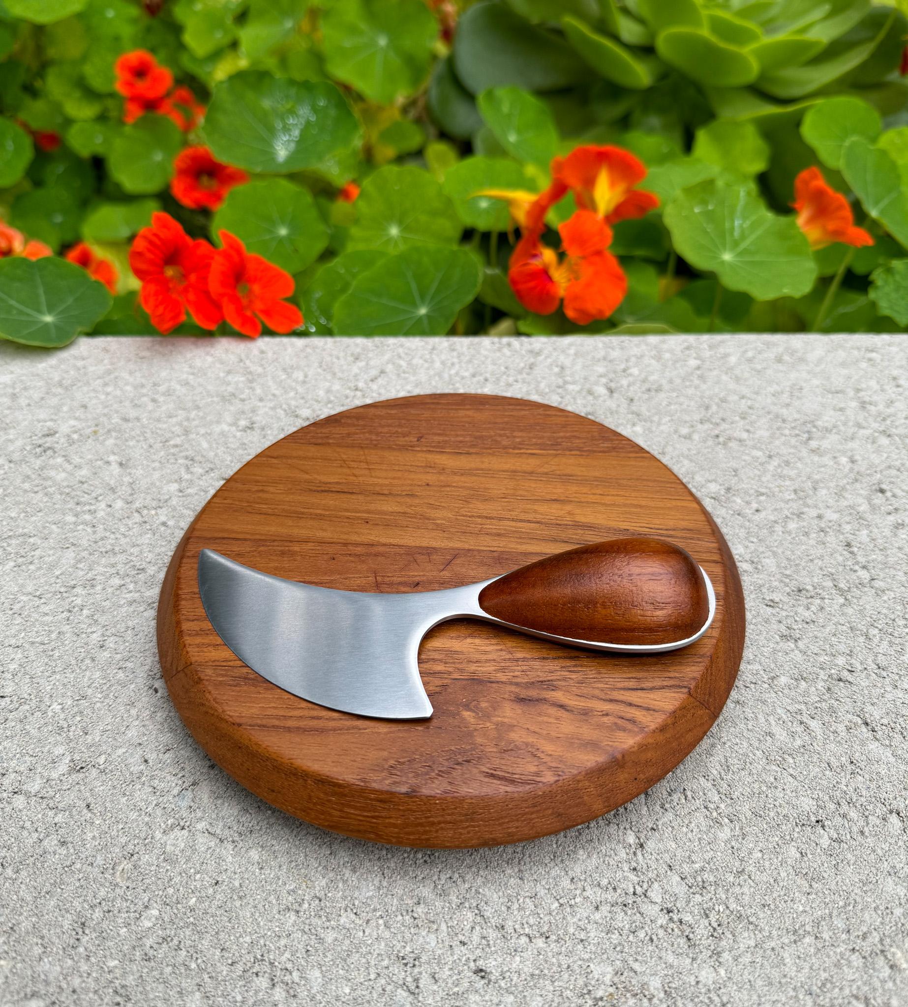 Mid-Century Modern Vivianna Torun Dansk Round Staved Teak Cheese Board W/ Knife, Denmark, 1960's