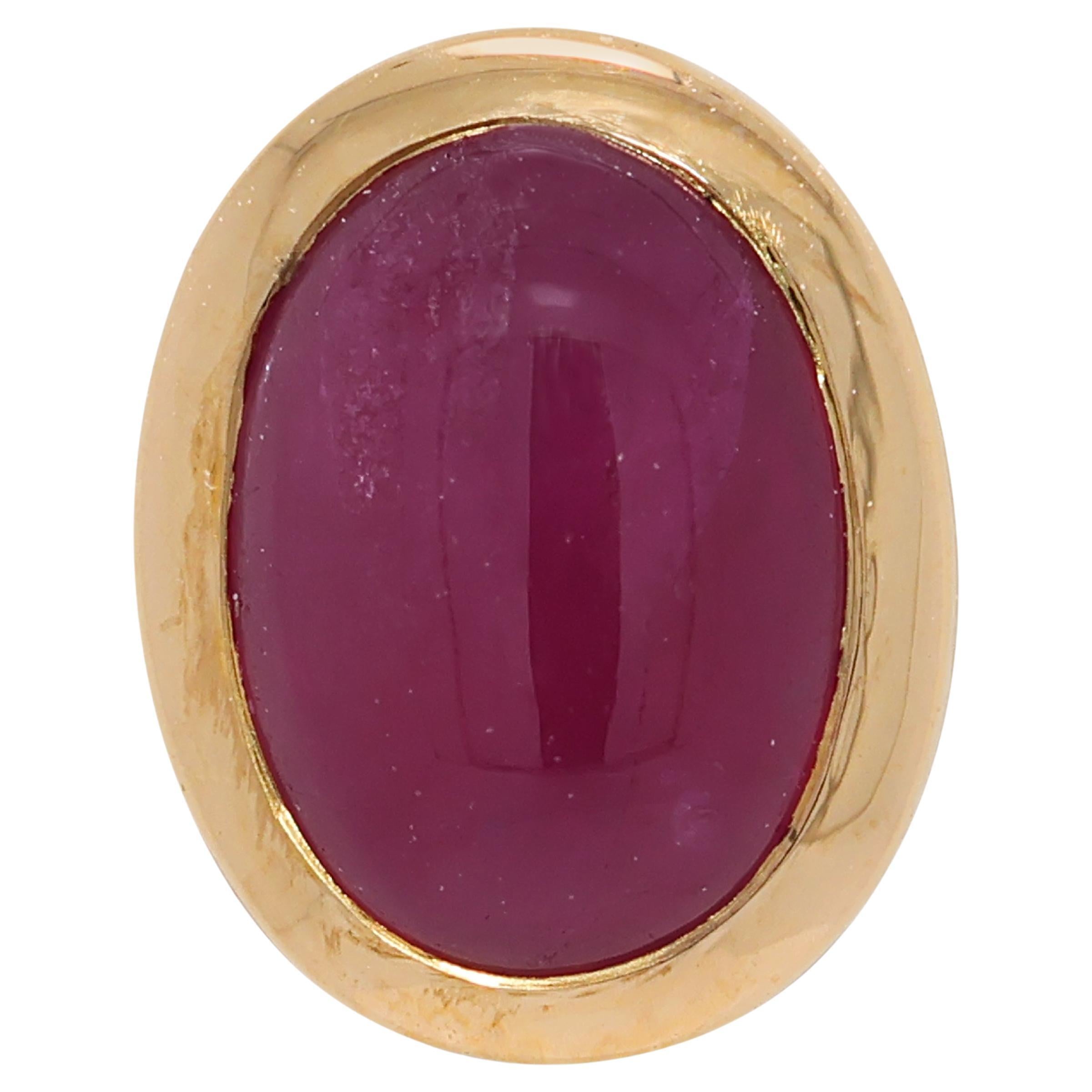 Vivid 0.8ct Ruby Pendant in 18K Yellow Gold For Sale