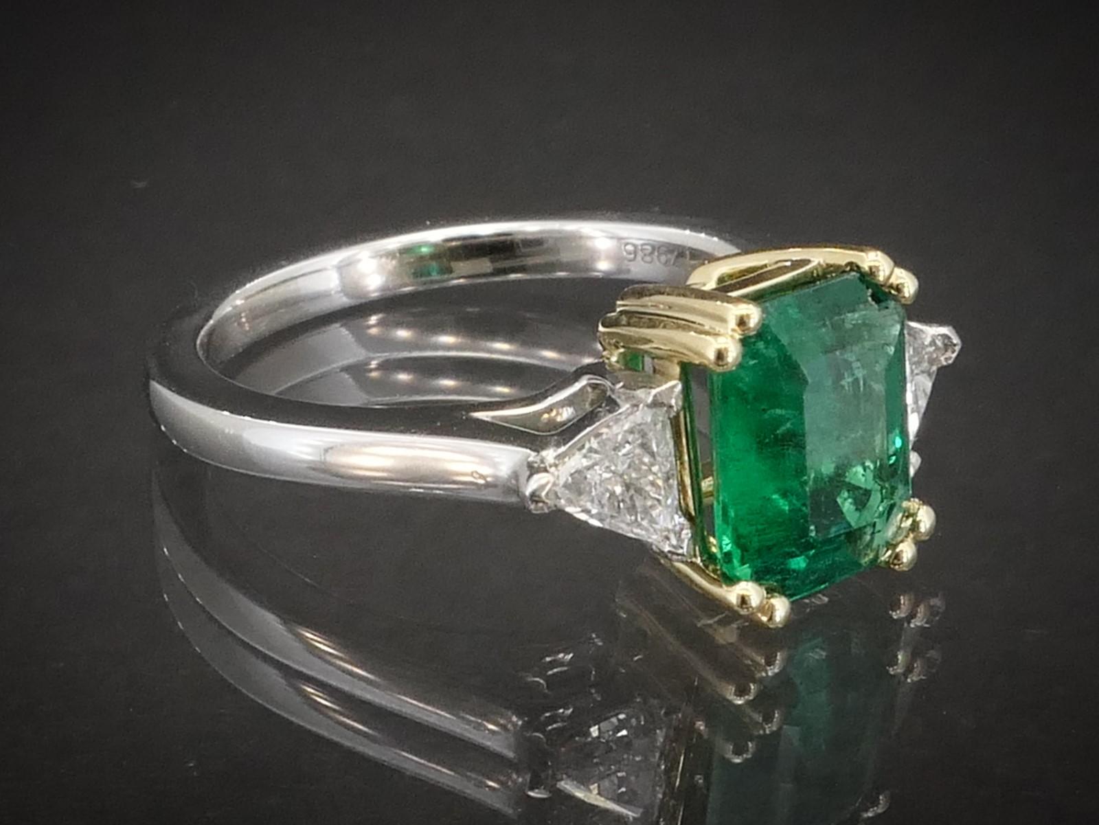 Mixed Cut Vivid 18k Platinum Natural 1.88ct Zambian Emerald & Diamond Ring i7447 For Sale
