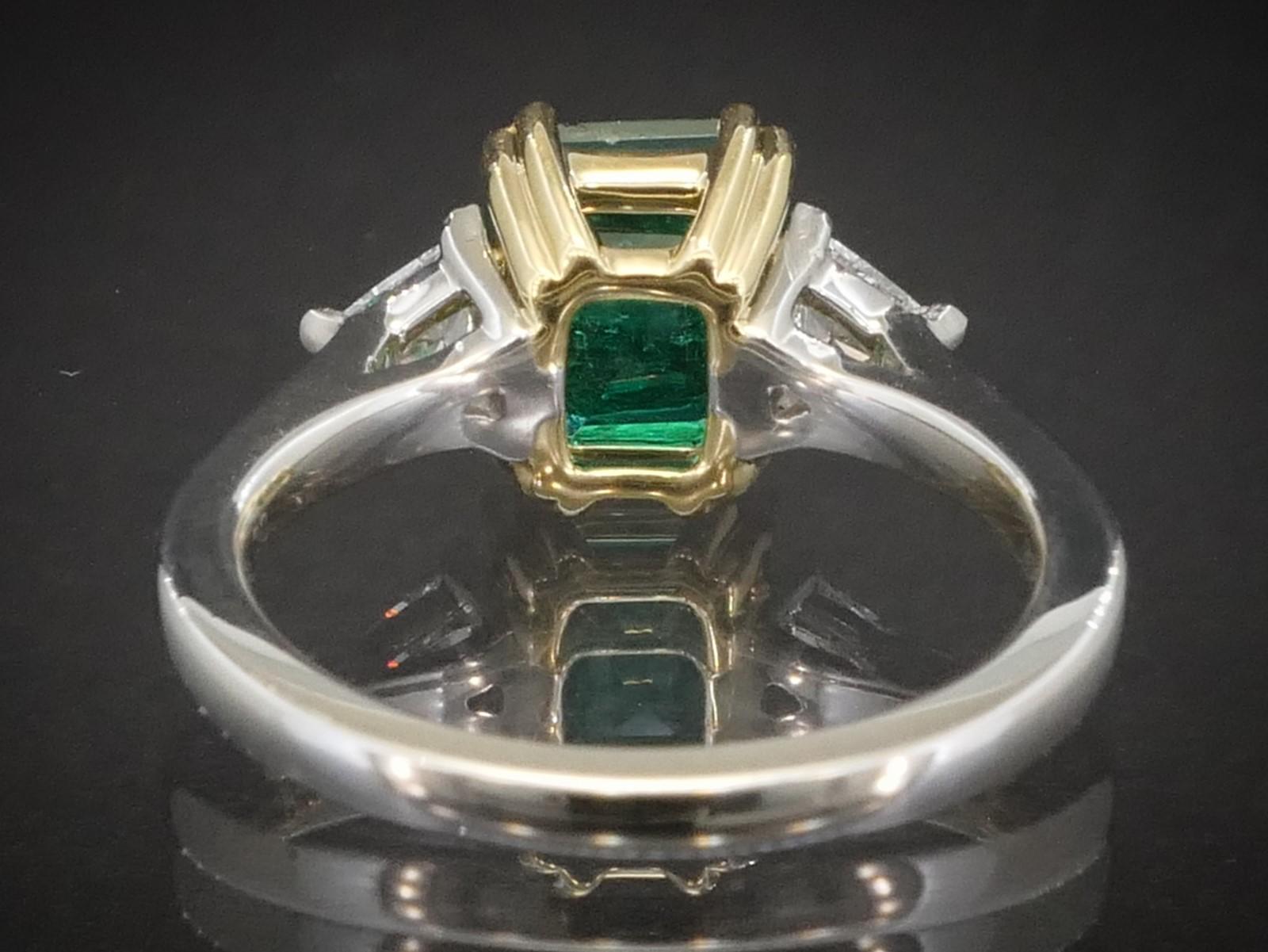 Vivid 18k Platinum Natural 1.88ct Zambian Emerald & Diamond Ring i7447 In Good Condition For Sale In Toledo, OH