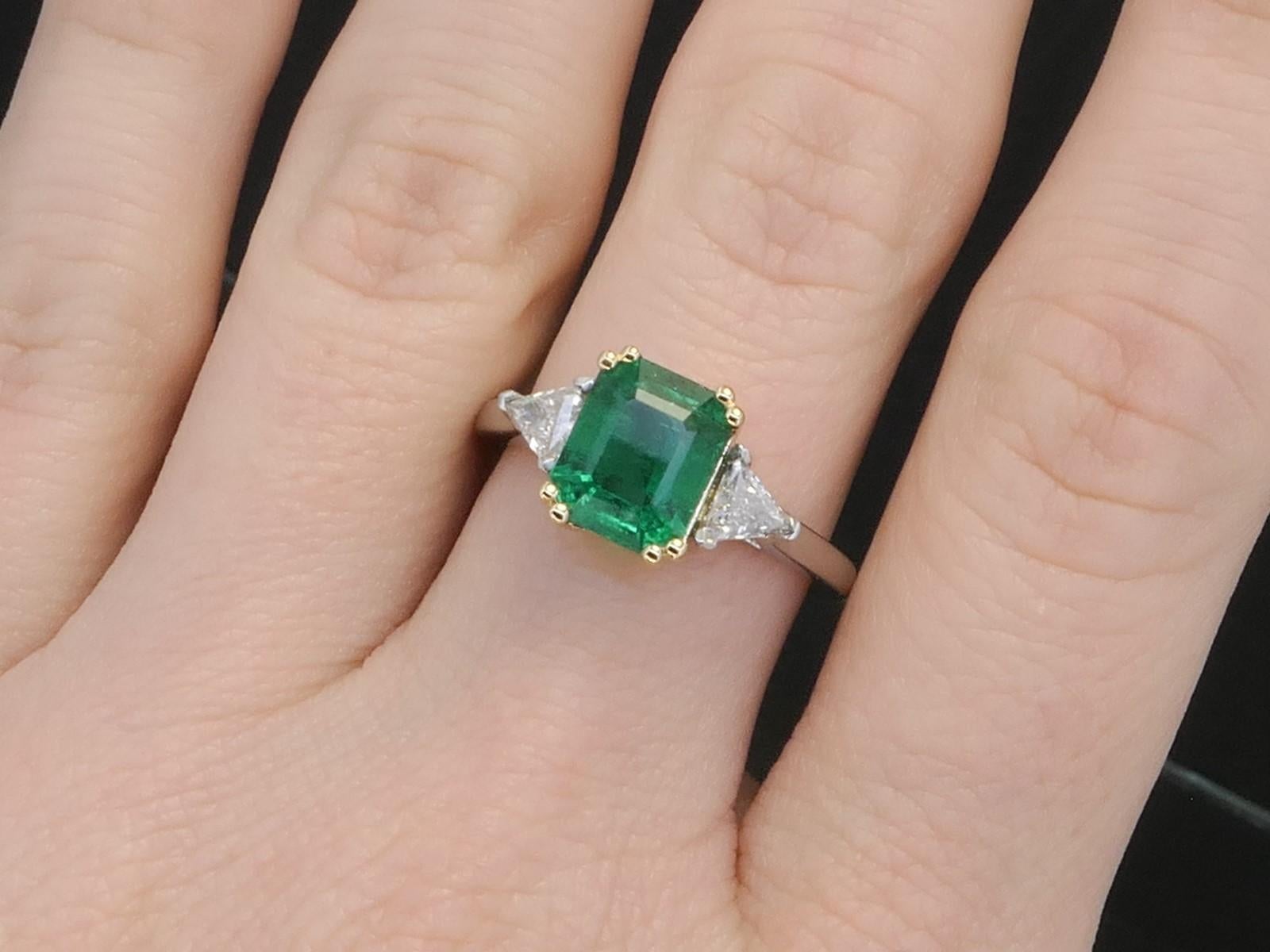 Vivid 18k Platinum Natural 1.88ct Zambian Emerald & Diamond Ring i7447 For Sale 1