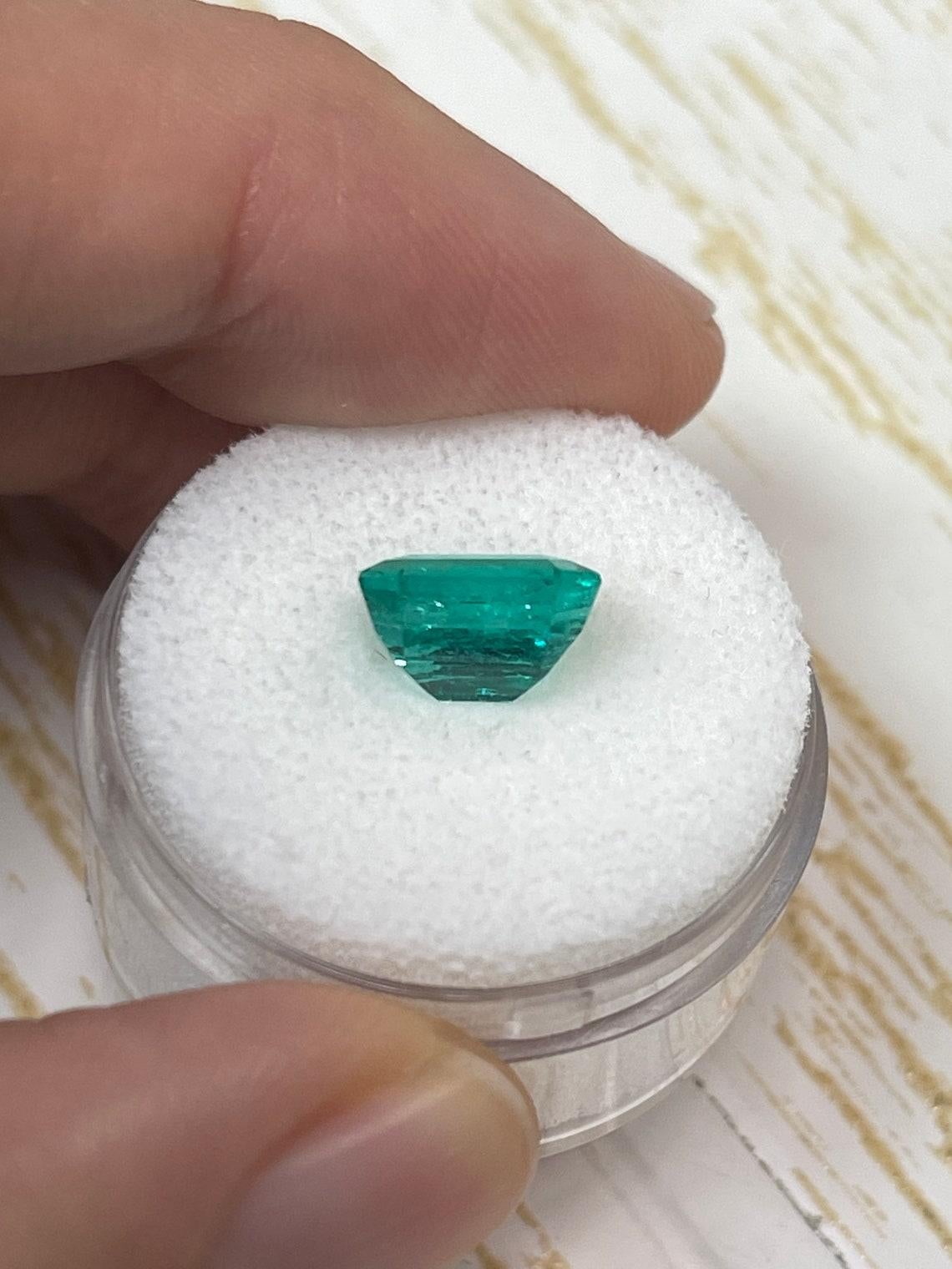 Vívida gema colombiana talla esmeralda verde azulada de 2,69 quilates - piedra de nacimiento de mayo en venta 1