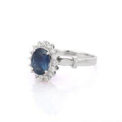 Bague de fiançailles Betwixt en or blanc 18 carats avec saphir bleu foncé royal et diamants