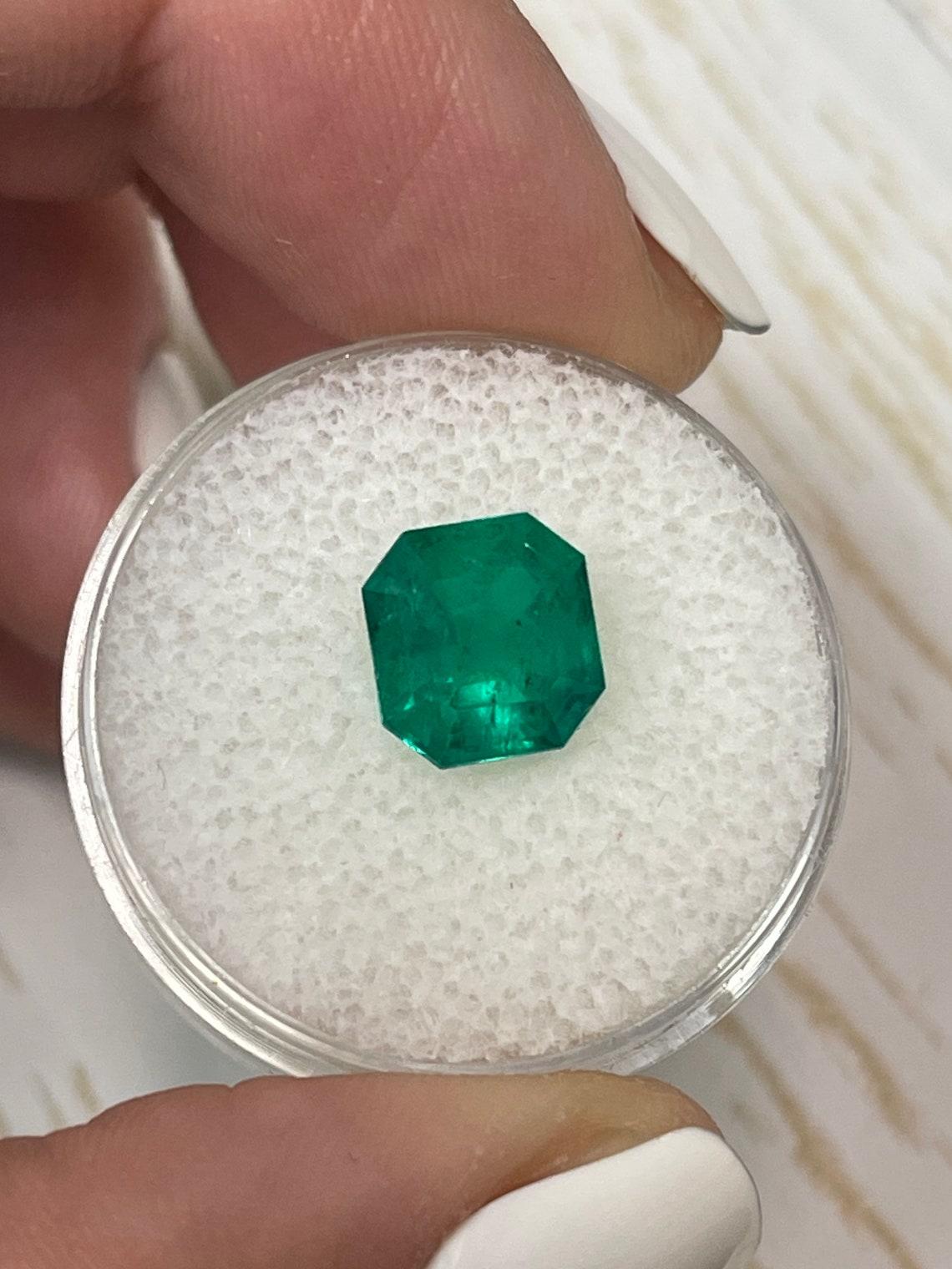 Donna Vivido smeraldo colombiano taglio asscher da 3,01 carati con angoli tagliati - maggio in vendita