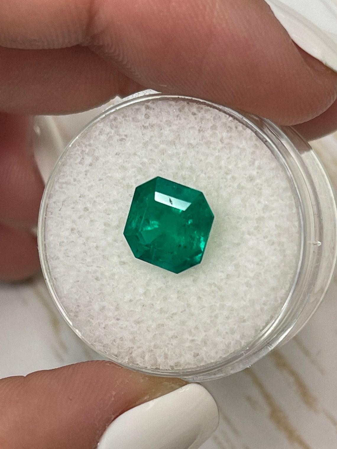 Vivido smeraldo colombiano taglio asscher da 3,01 carati con angoli tagliati - maggio in vendita 1