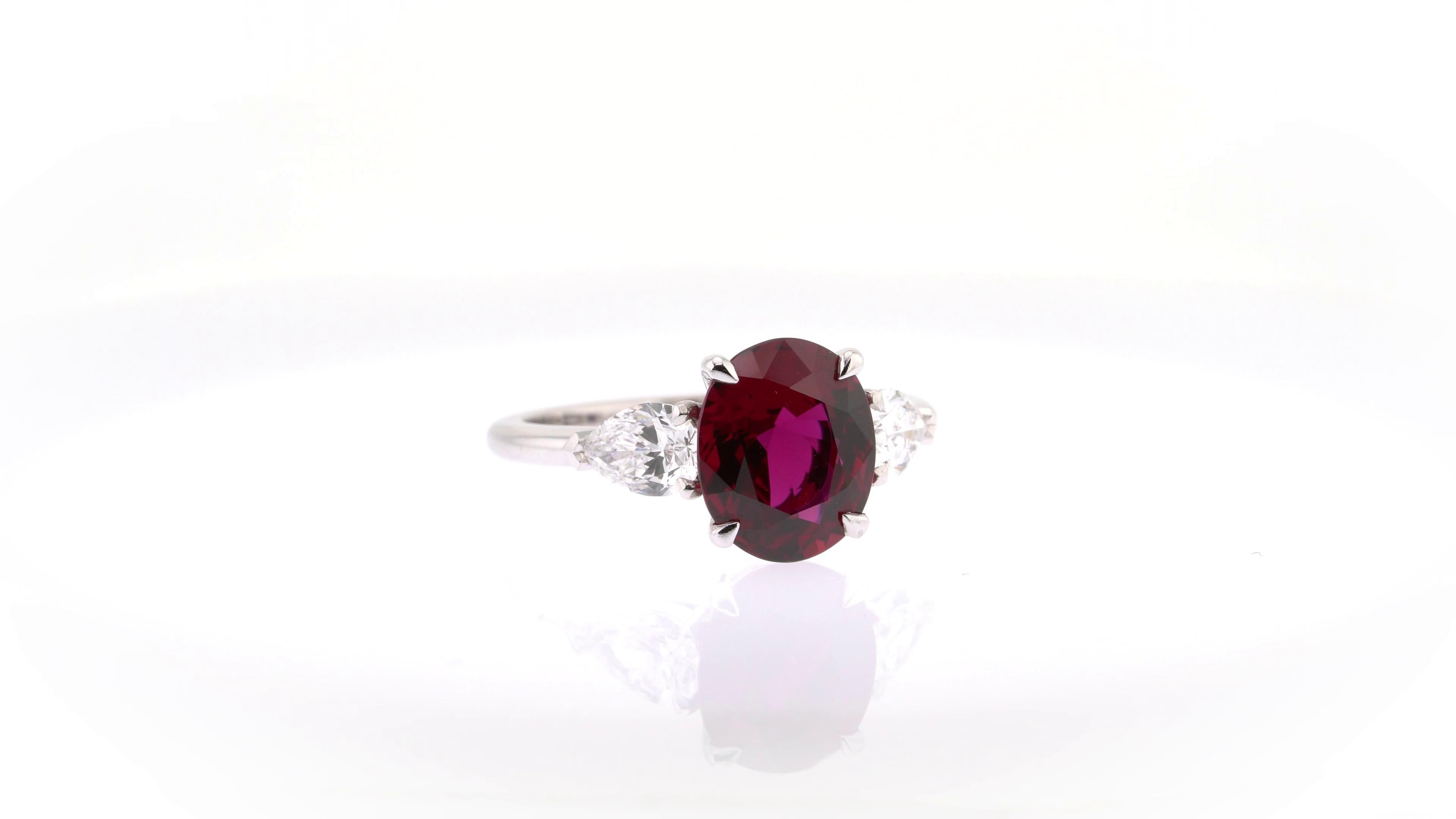 GRS Certified Vivid 3.17 Carat Red Ruby Ring with White Diamonds on Platinum In New Condition For Sale In London, GB