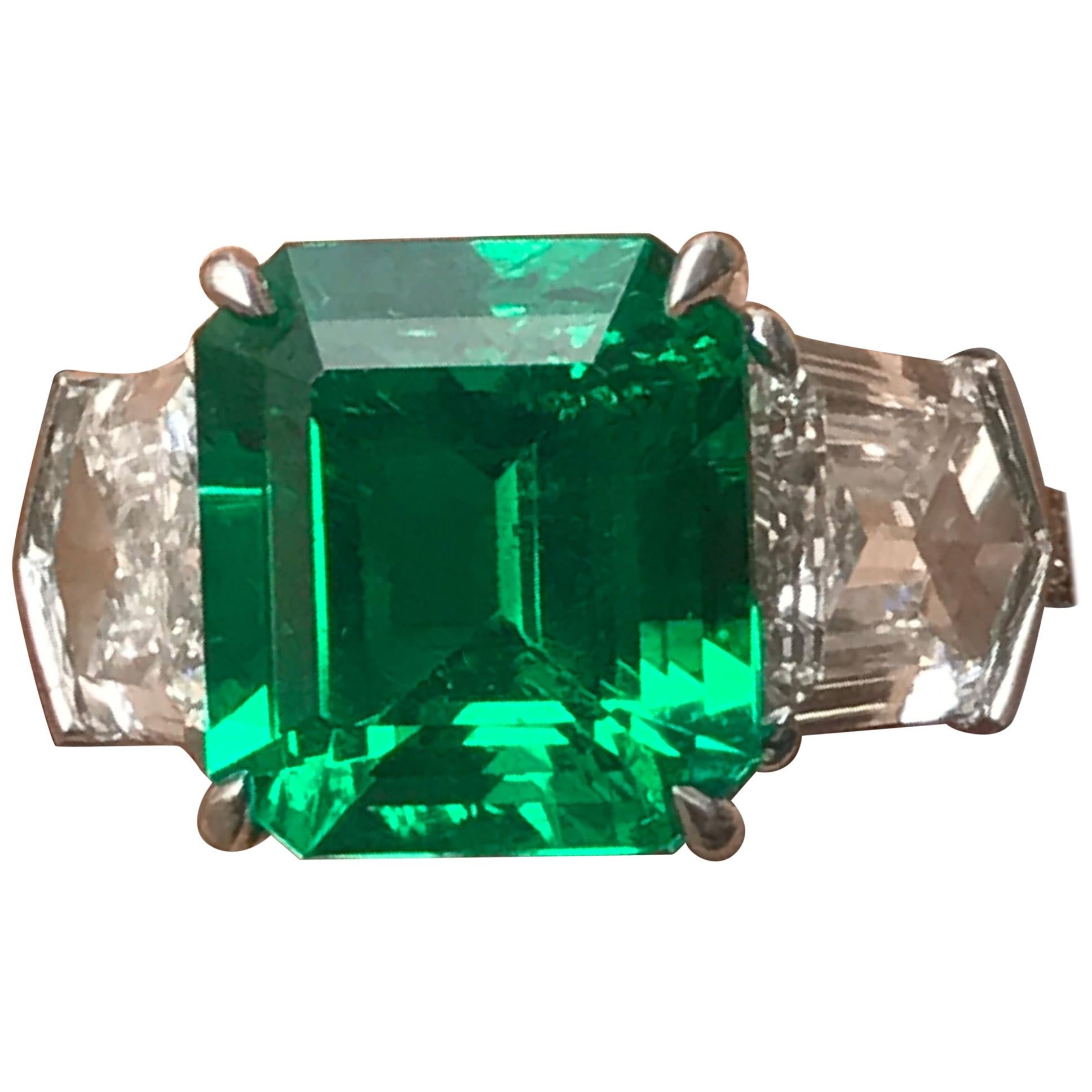 Vivid 3.97 Carat Muzo Colombian Green Emerald No Oil Certified For Sale